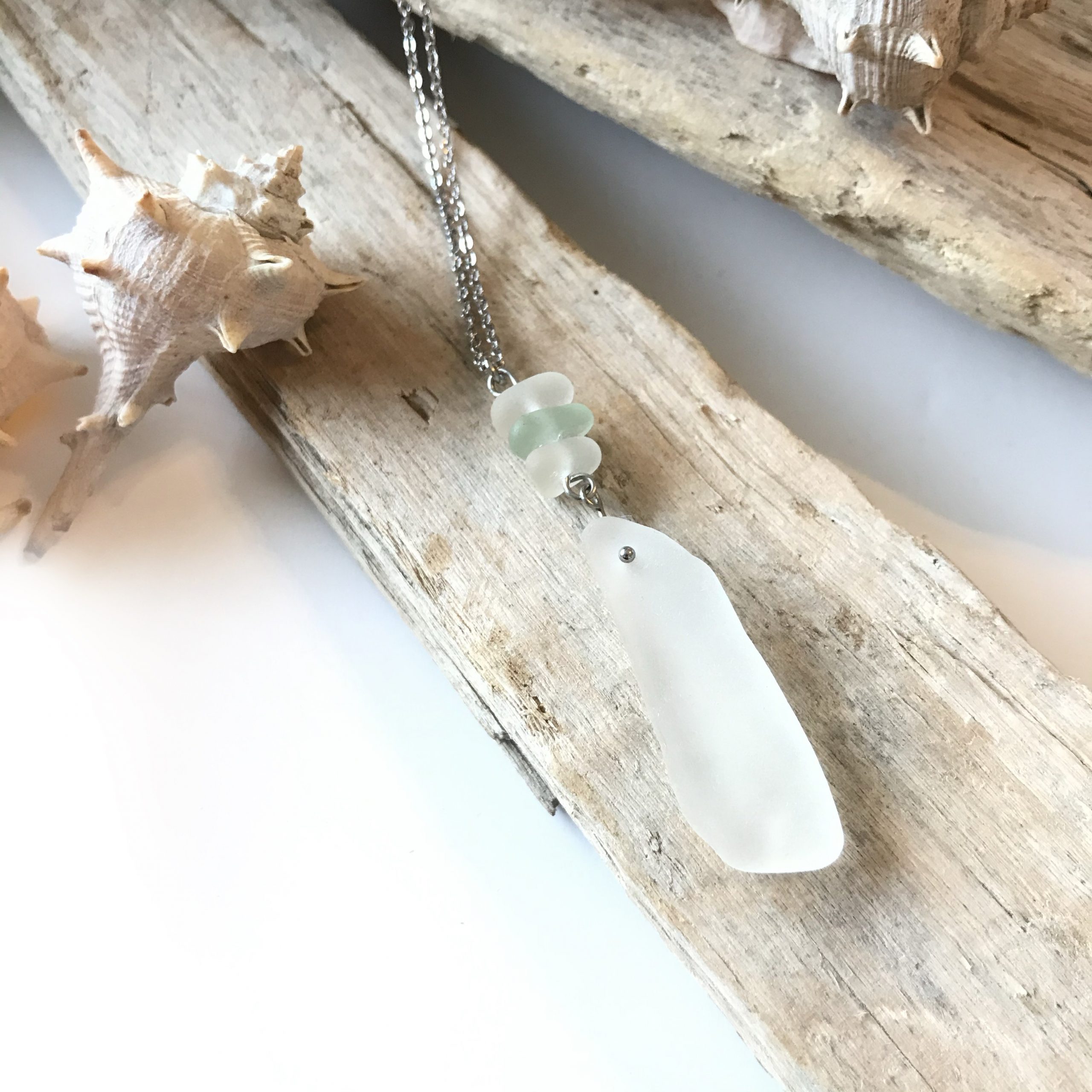 SABLE VERT | Collier PRESQU'ÎLE - Bijou pendentif minimaliste écologique en verre des plages - Fabriqué en France