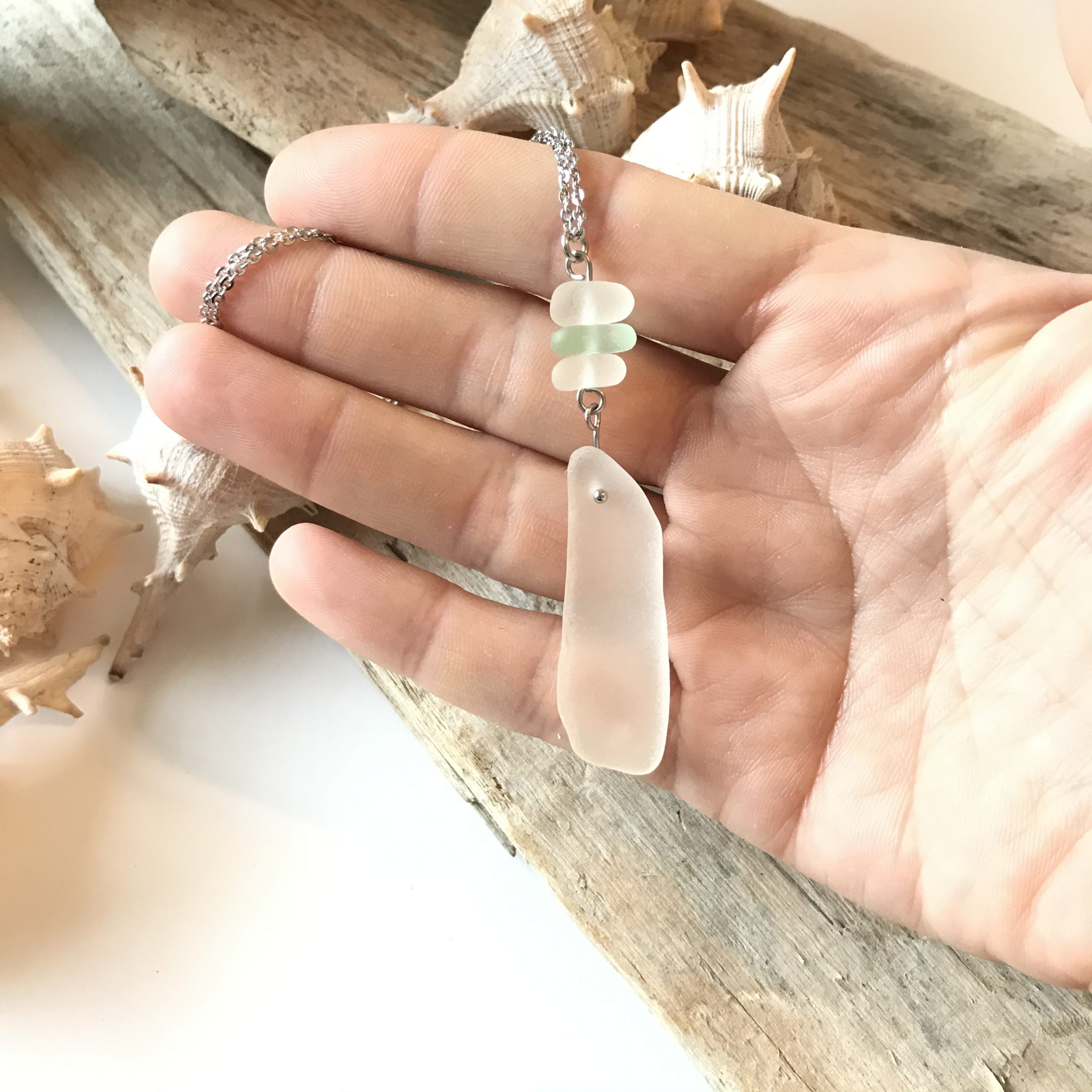 SABLE VERT | Collier PRESQU'ÎLE - Bijou pendentif minimaliste écologique en verre des plages - Fabriqué en France