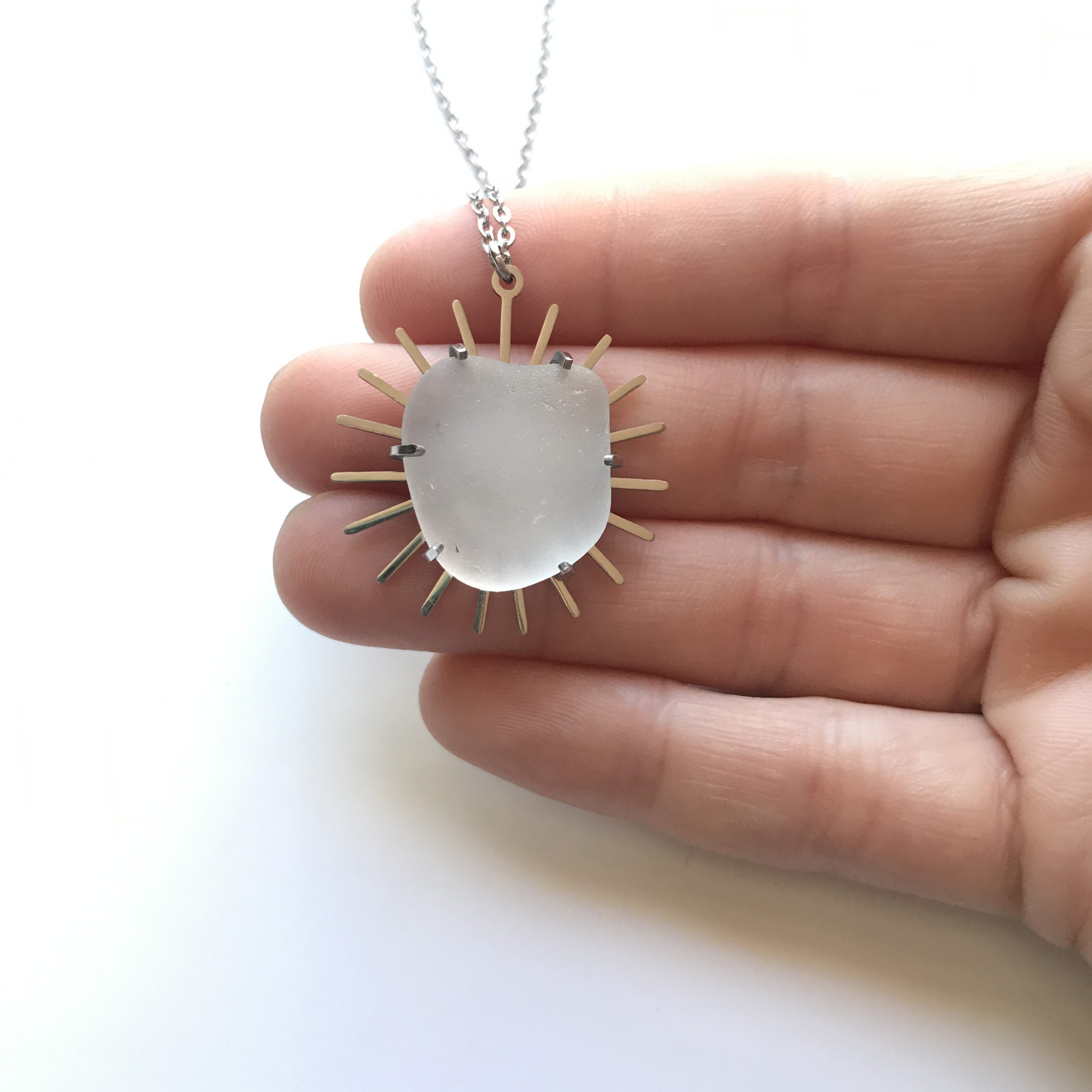 SABLE_VERT_Collier_Pendentif_Soleil_de_mer_en_verre_depoli_IMG_8460