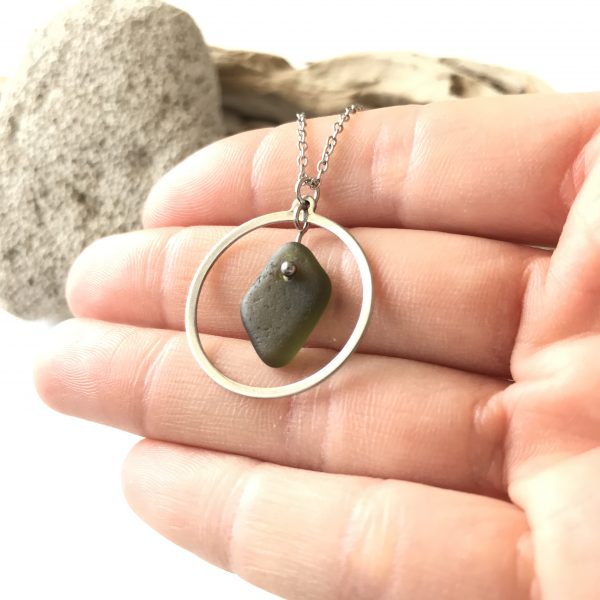 SABLE VERT | Collier ATOLL - Bijou pendentif écologique en verre des plages - Fabriqué en France Antibes