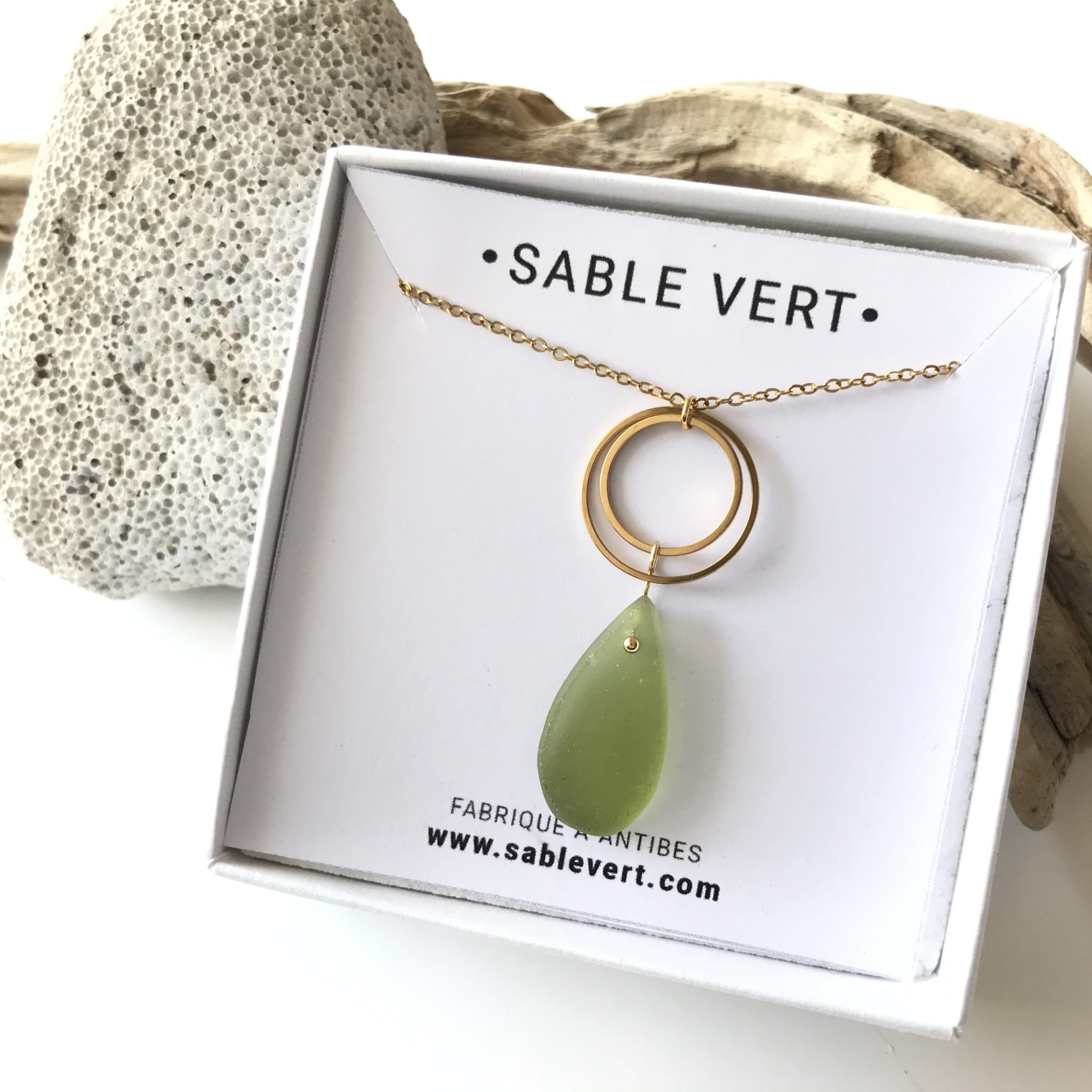 SABLE VERT | Collier GOUTTE SALÉE - Bijou pendentif écologique en verre des plages - Fabriqué en France Antibes