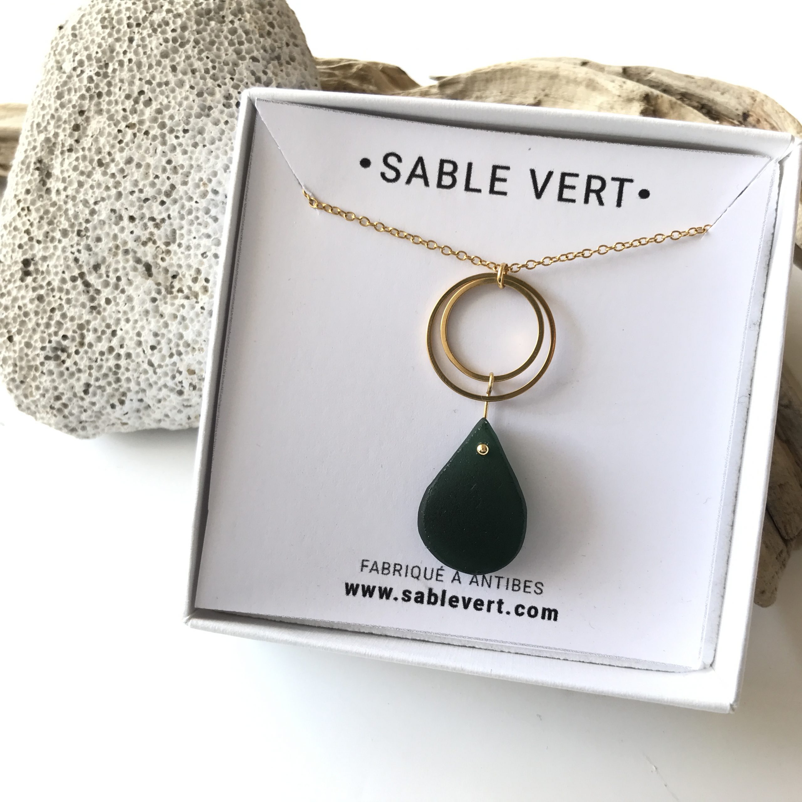 SABLE VERT | Collier GOUTTE SALÉE - Bijou pendentif écologique en verre des plages - Fabriqué en France Antibes