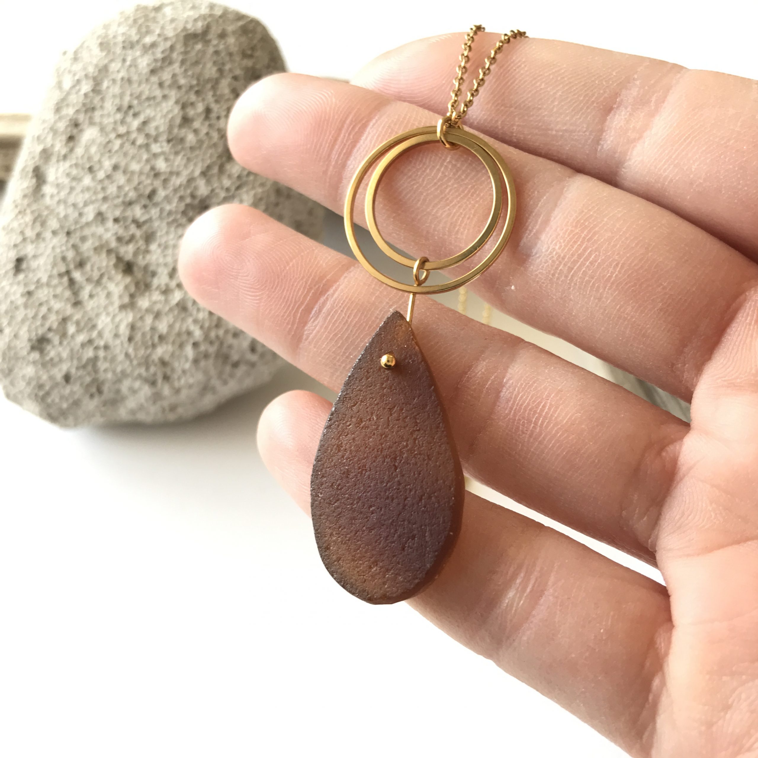 SABLE VERT | Collier GOUTTE SALÉE - Bijou pendentif écologique en verre des plages - Fabriqué en France Antibes