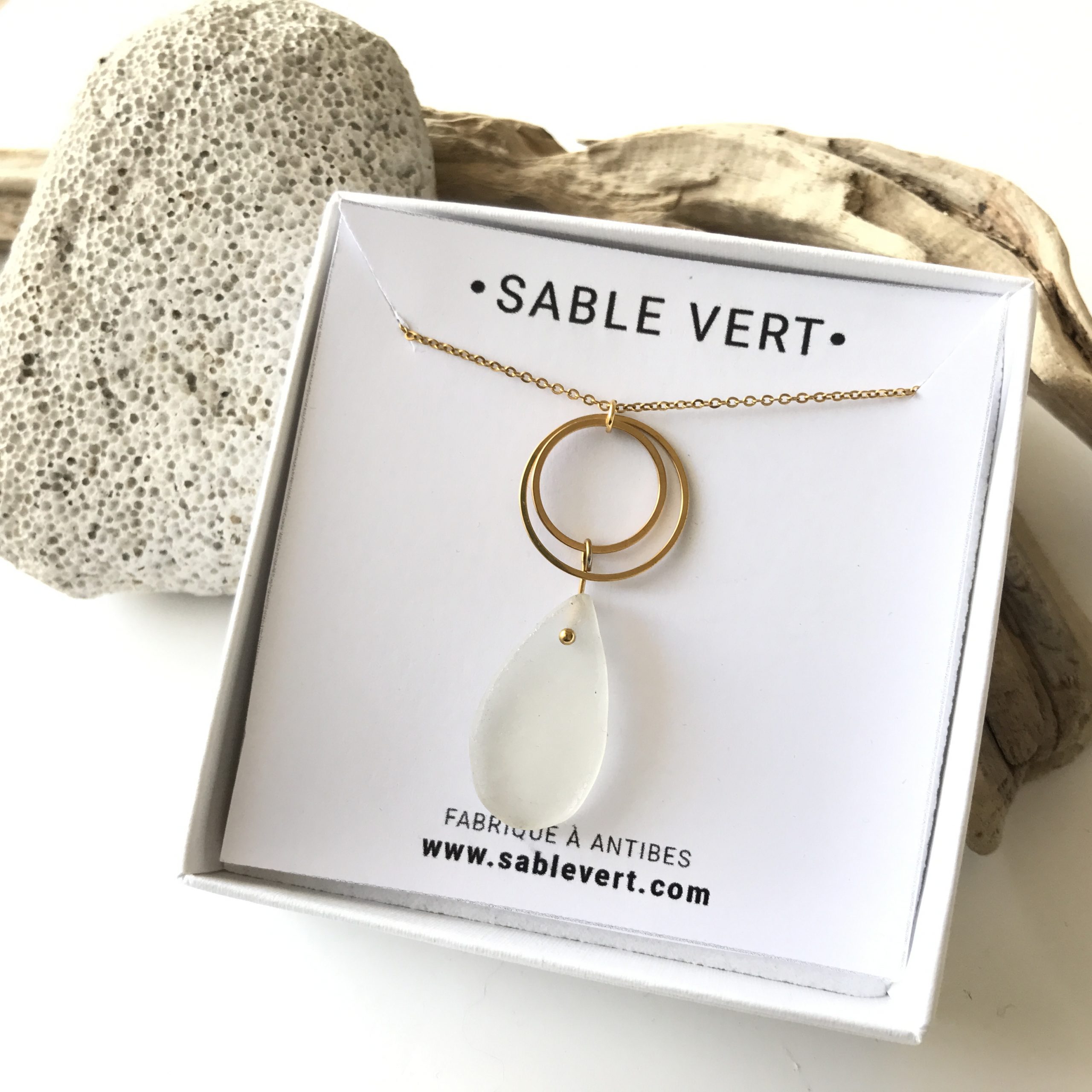 SABLE VERT | Collier GOUTTE SALÉE - Bijou pendentif écologique en verre des plages - Fabriqué en France Antibes