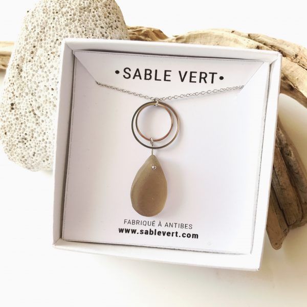 SABLE VERT | Collier GOUTTE SALÉE - Bijou pendentif écologique en verre des plages - Fabriqué en France Antibes