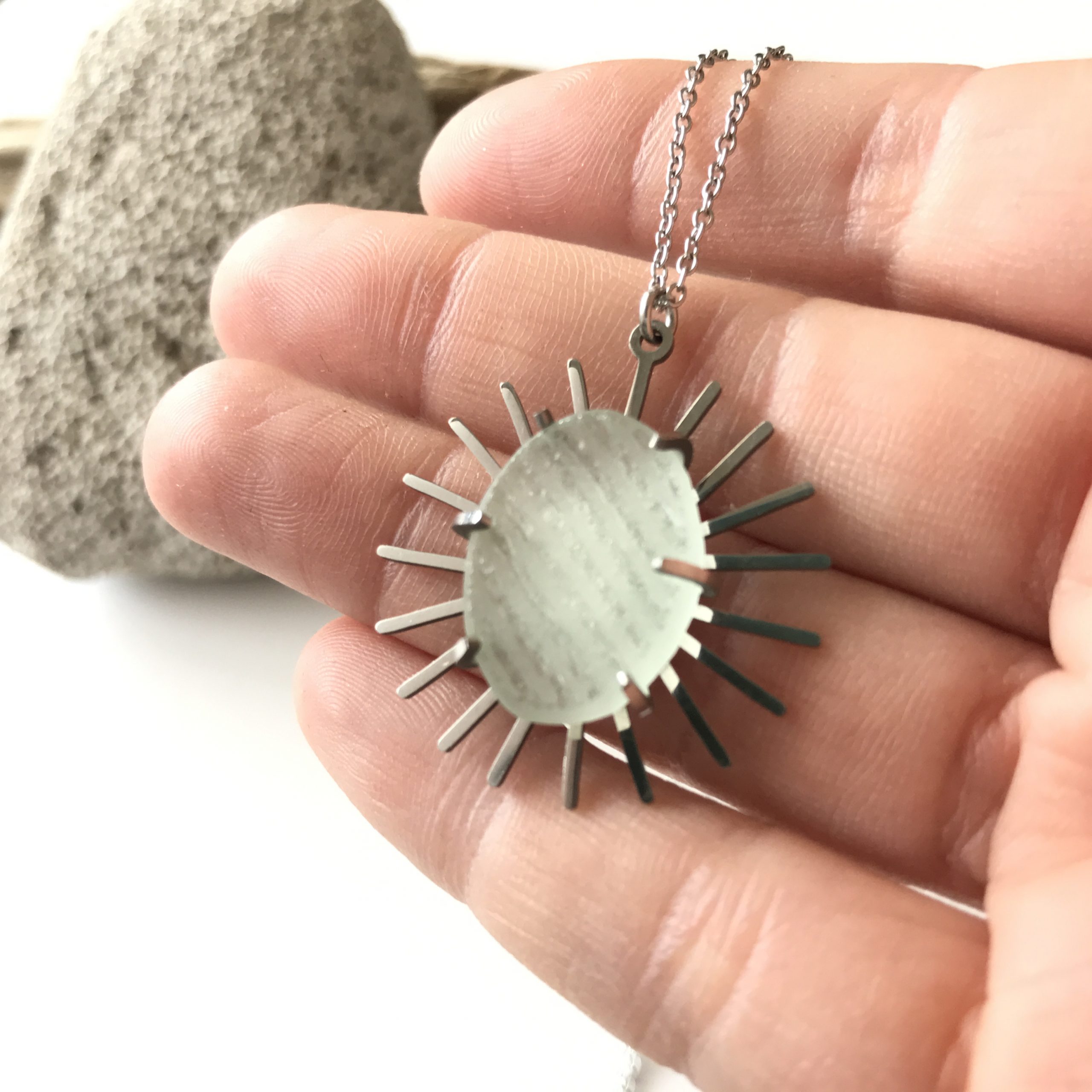 SABLE VERT | Collier SOLEIL DE MER - Bijou pendentif écologique en verre des plages - Fabriqué en France Antibes