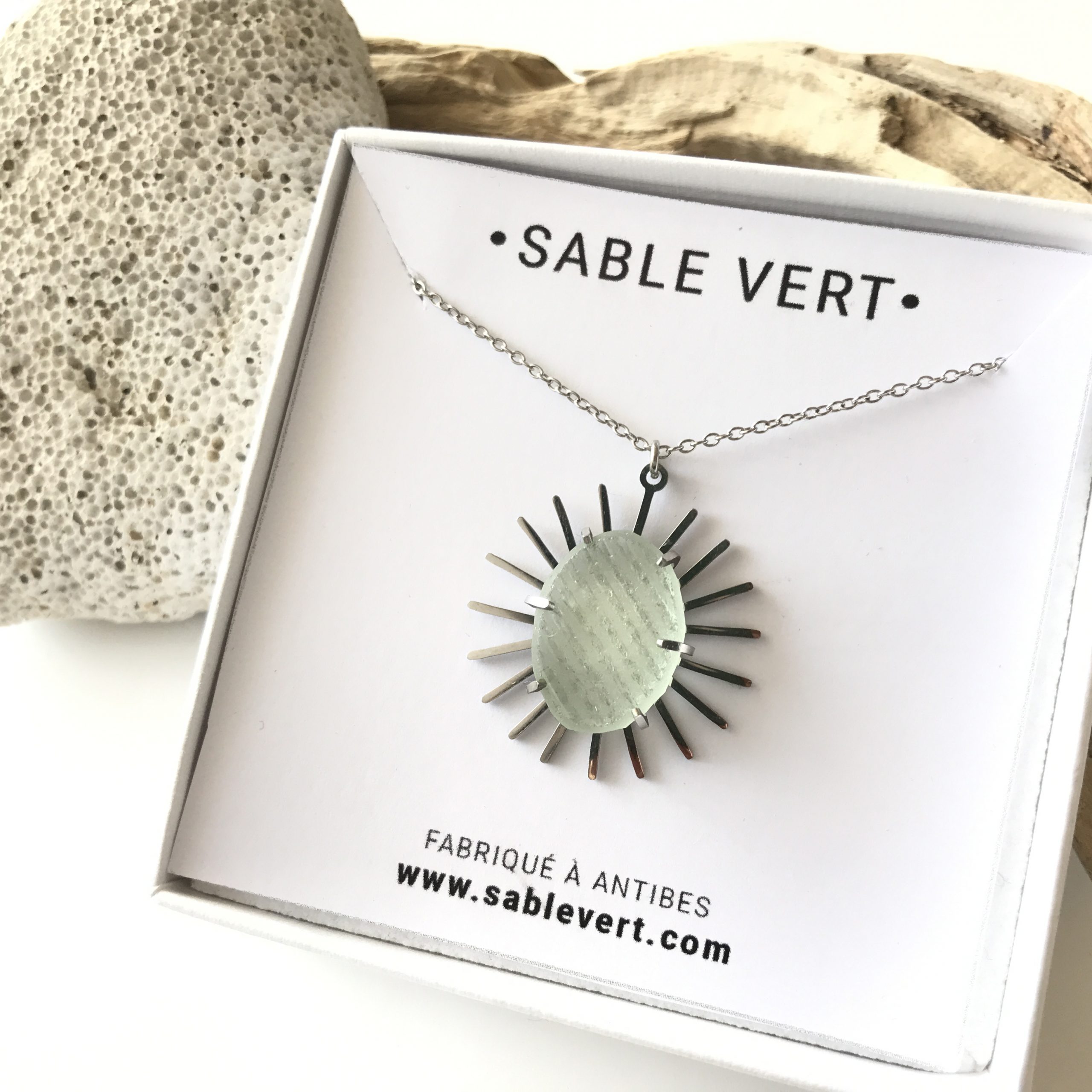 SABLE VERT | Collier SOLEIL DE MER - Bijou pendentif écologique en verre des plages - Fabriqué en France Antibes