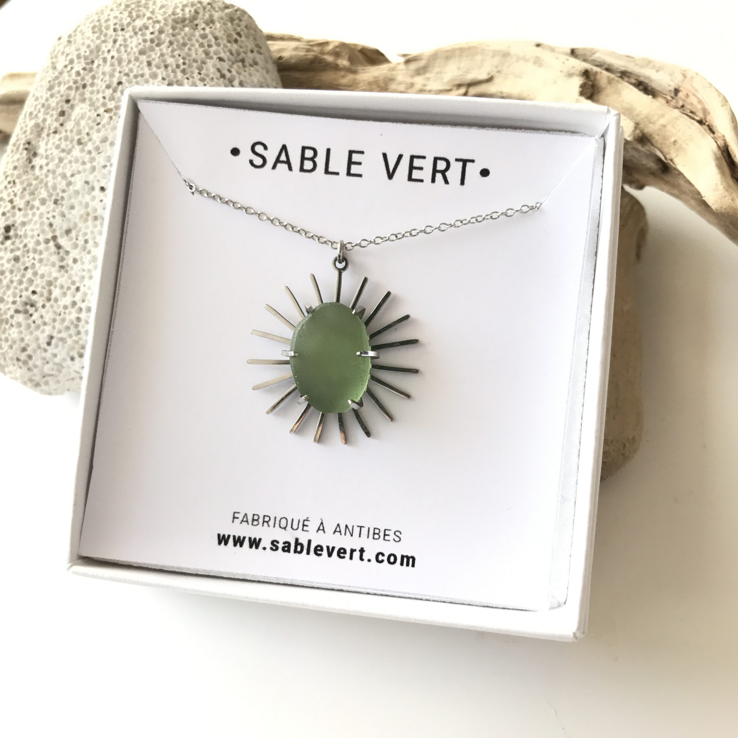 SABLE_VERT_Collier_Pendentif_Soleil_de_mer_en_verre_depoli