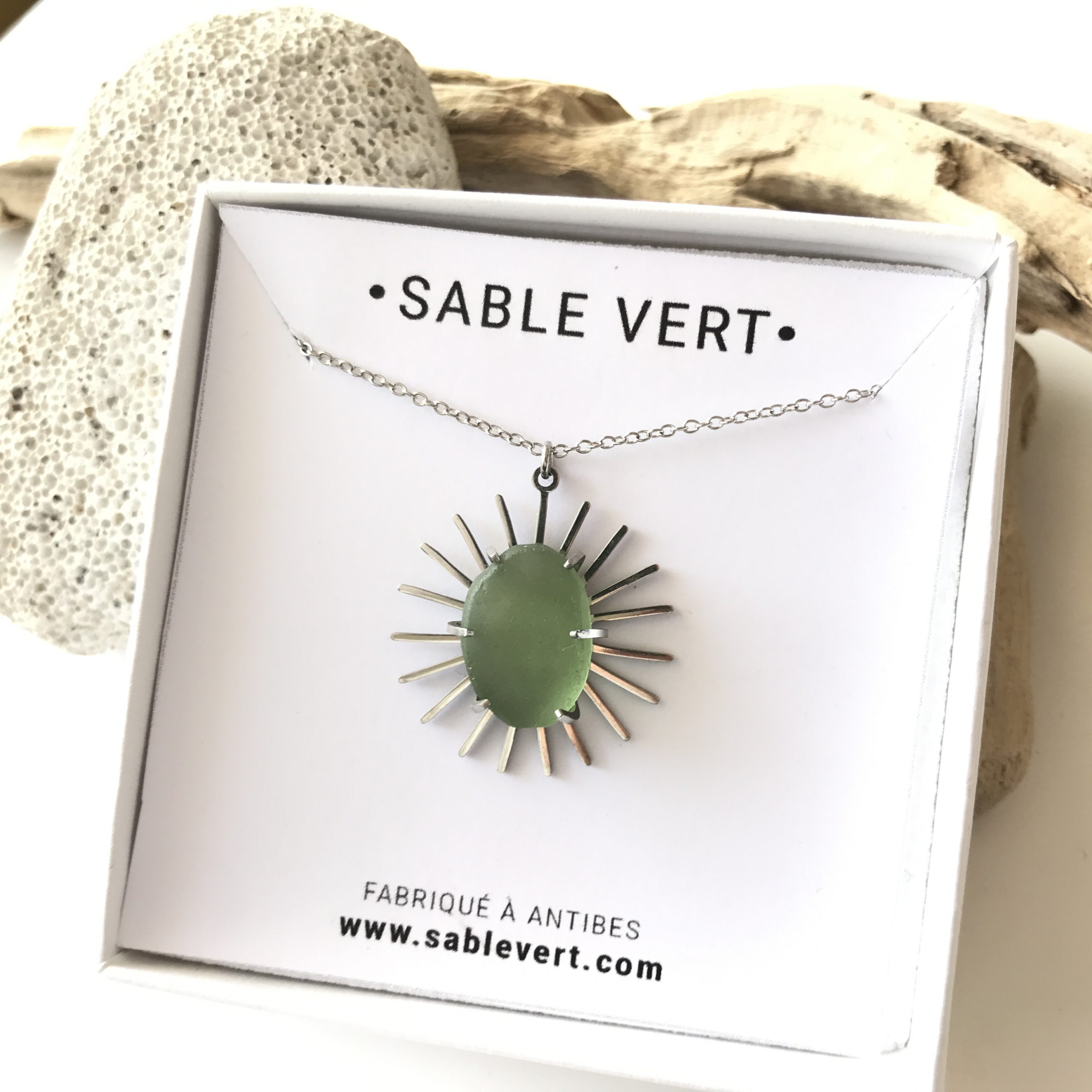 SABLE_VERT_Collier_Pendentif_Soleil_de_mer_en_verre_depoli
