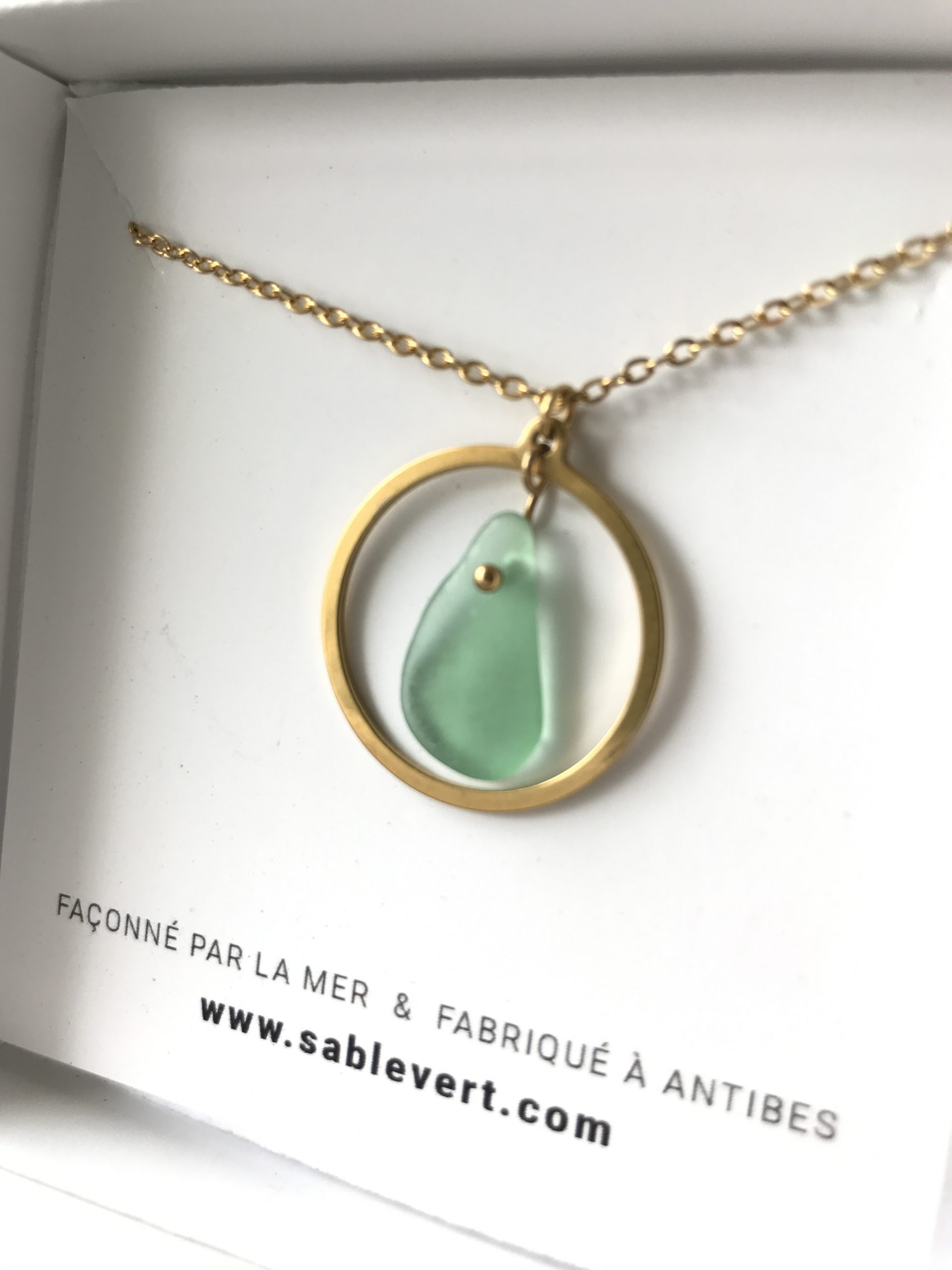 SABLE_VERT_Bijoux_Collier_Pendentif_Atoll_en_verre_recycle_seaglass_IMG_8956