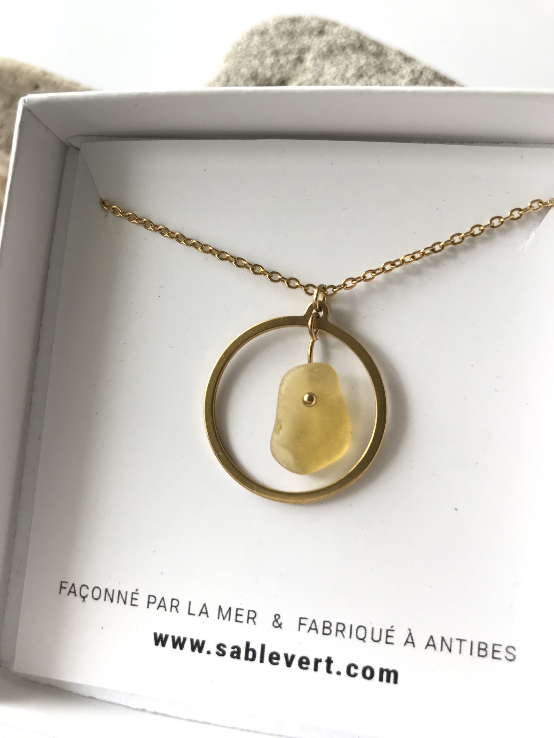 SABLE_VERT_Bijoux_Collier_Pendentif_Atoll_en_verre_recycle_seaglass_IMG_8959