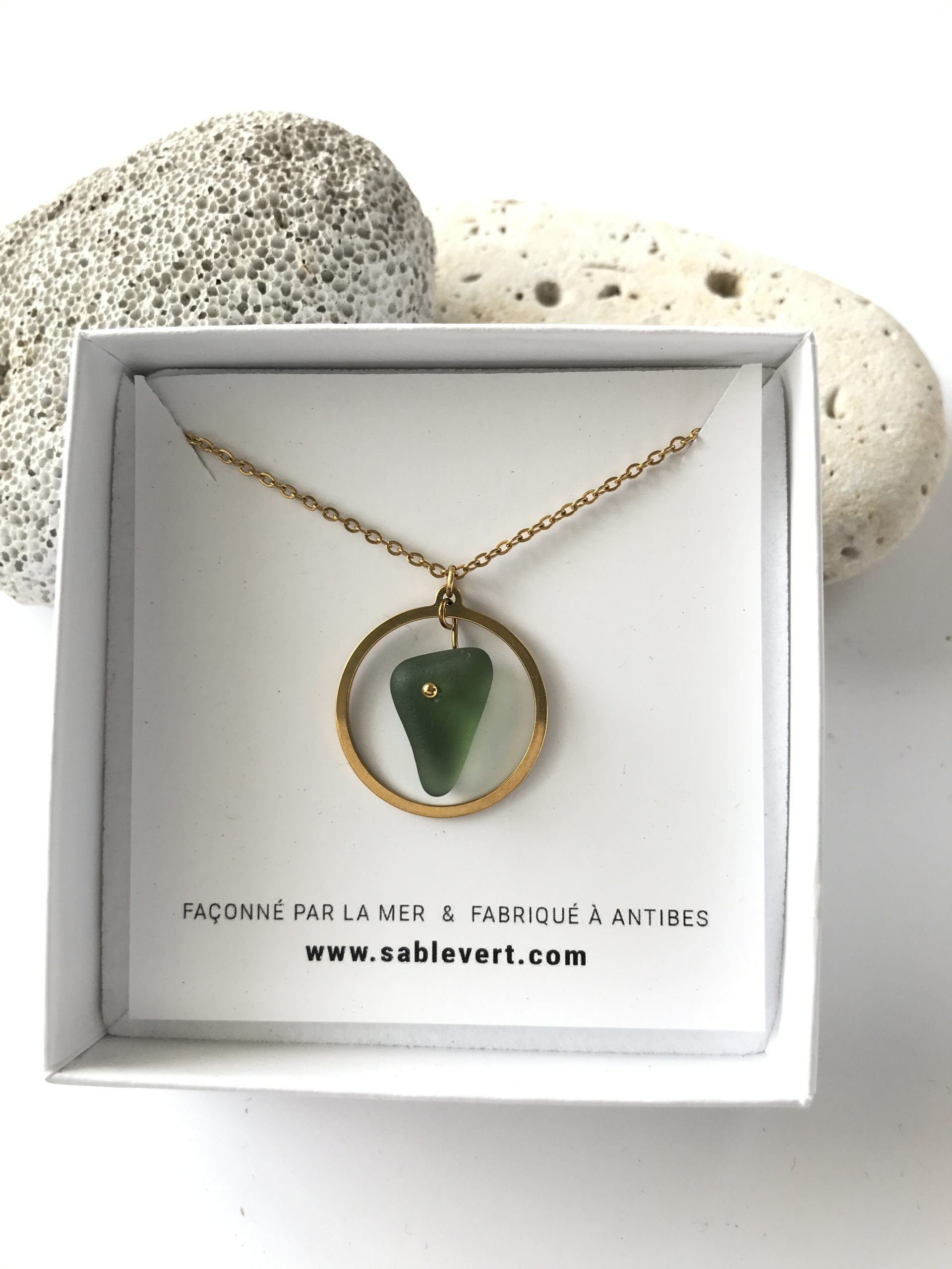 SABLE_VERT_Bijoux_Collier_Pendentif_Atoll_en_verre_recycle_seaglass_IMG_8986