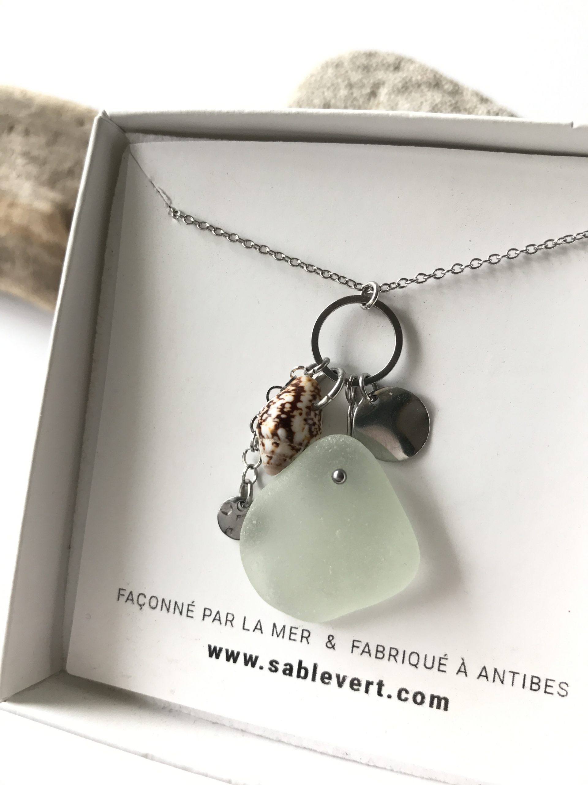 SABLE_VERT_Bijoux_Collier_Pendentif_Plage_en_verre_recycle_seaglass_IMG_8941