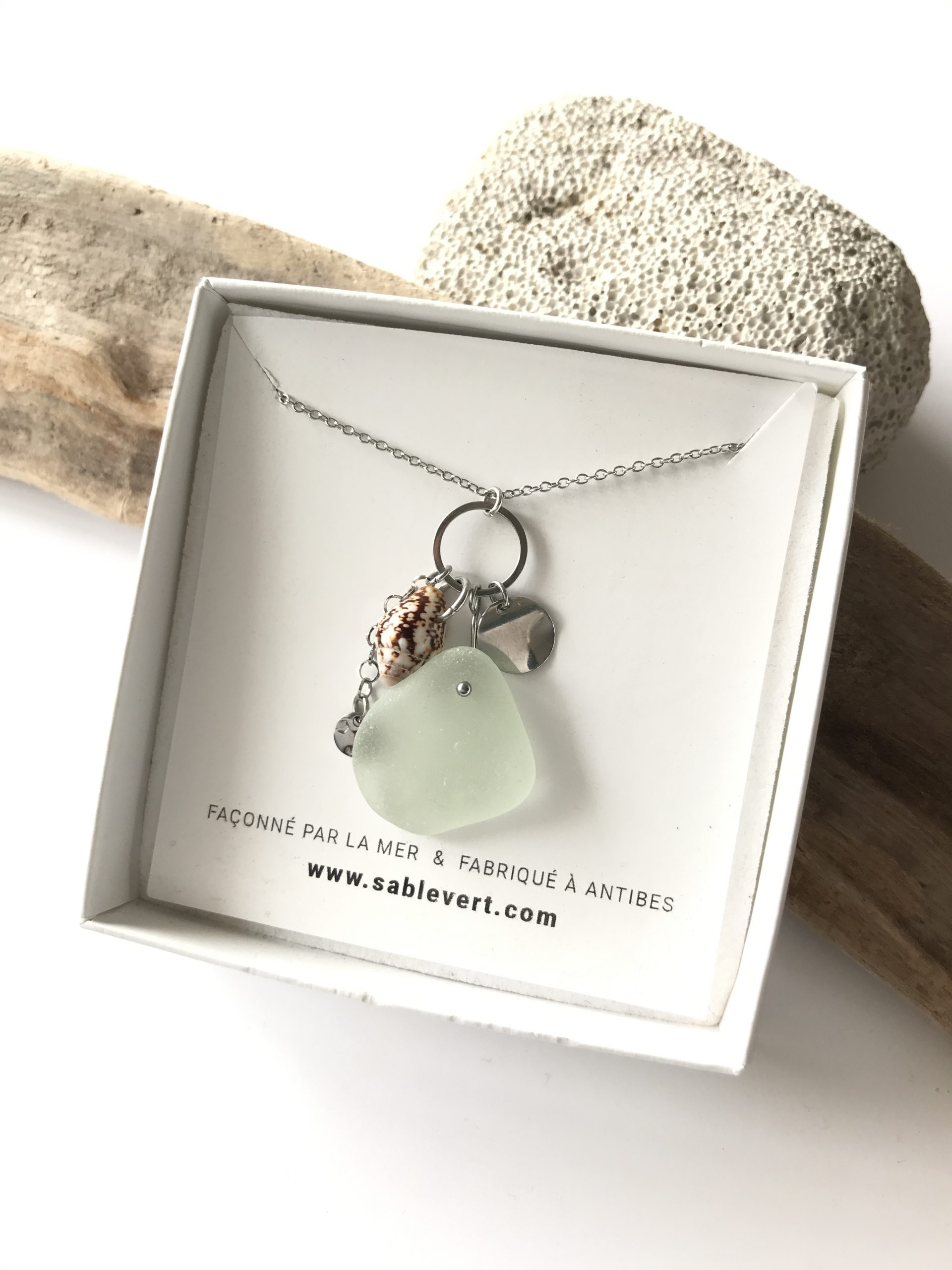SABLE_VERT_Bijoux_Collier_Pendentif_Plage_en_verre_recycle_seaglass_IMG_8943