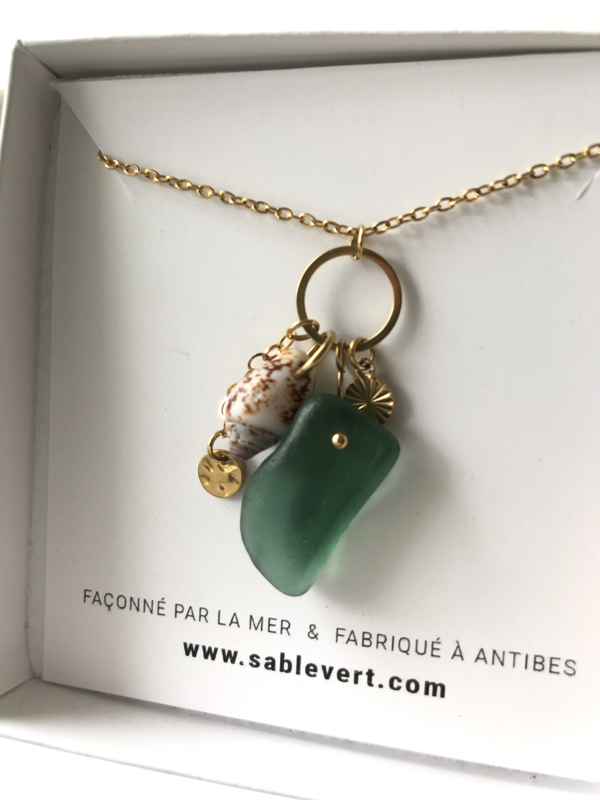 SABLE_VERT_Bijoux_Collier_Pendentif_Plage_en_verre_recycle_seaglass_IMG_8944