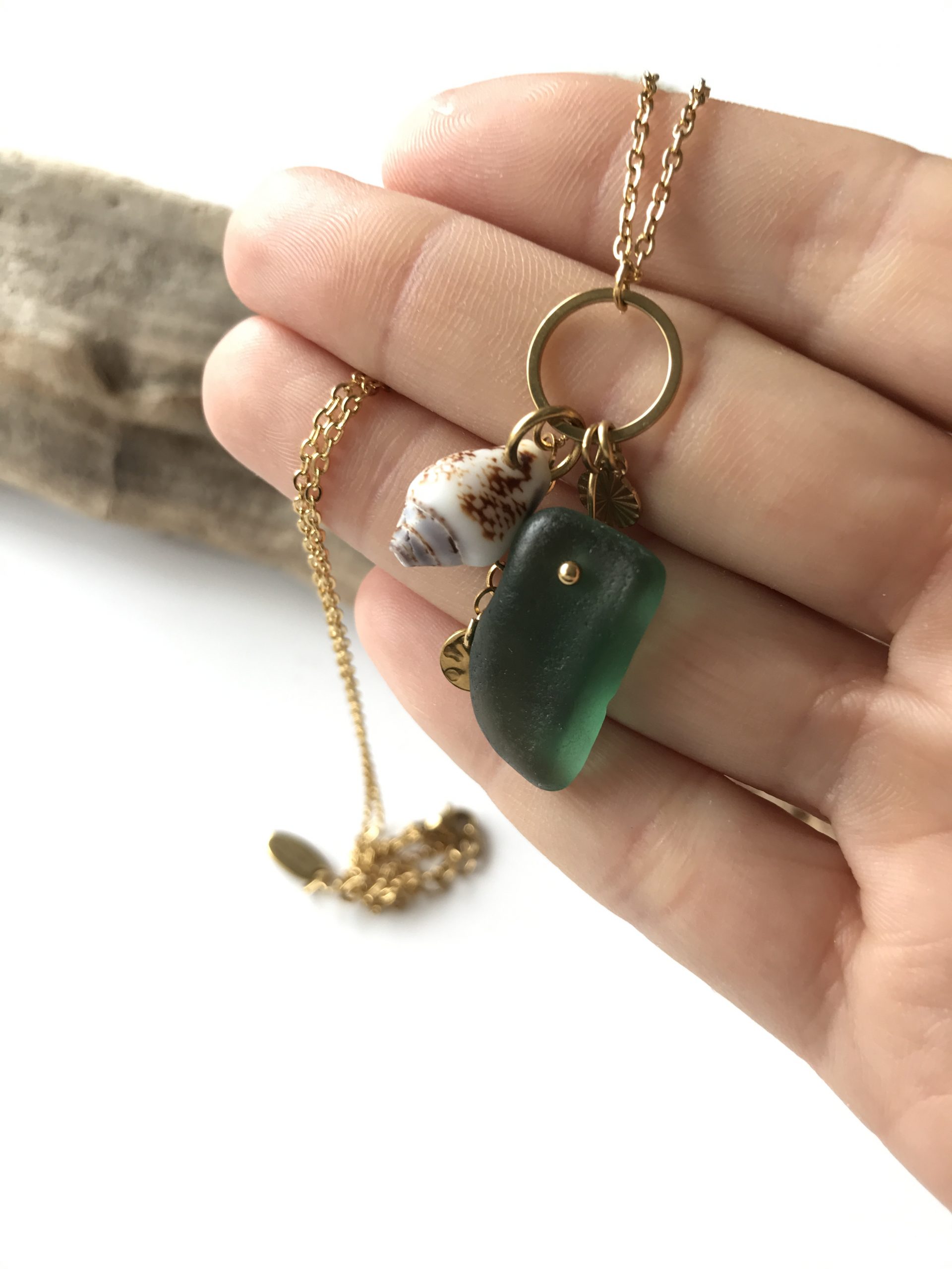 SABLE_VERT_Bijoux_Collier_Pendentif_Plage_en_verre_recycle_seaglass_IMG_8946