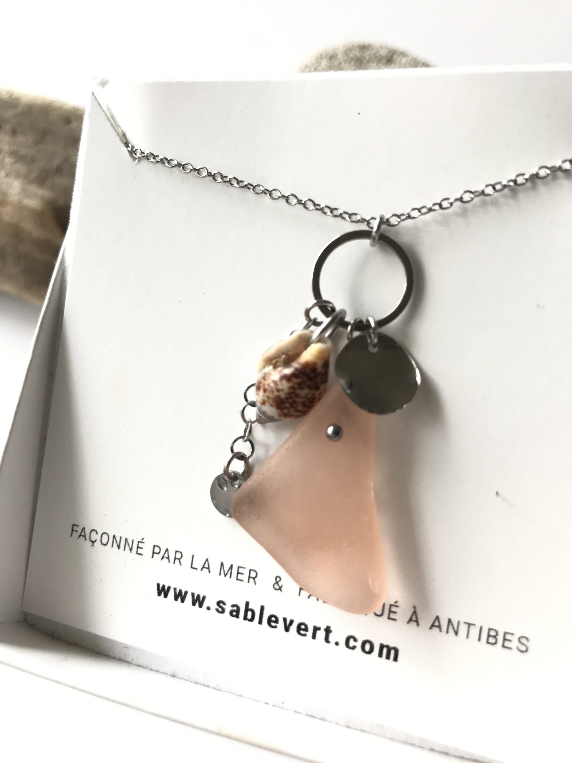 SABLE_VERT_Bijoux_Collier_Pendentif_Plage_en_verre_recycle_seaglass_IMG_8948