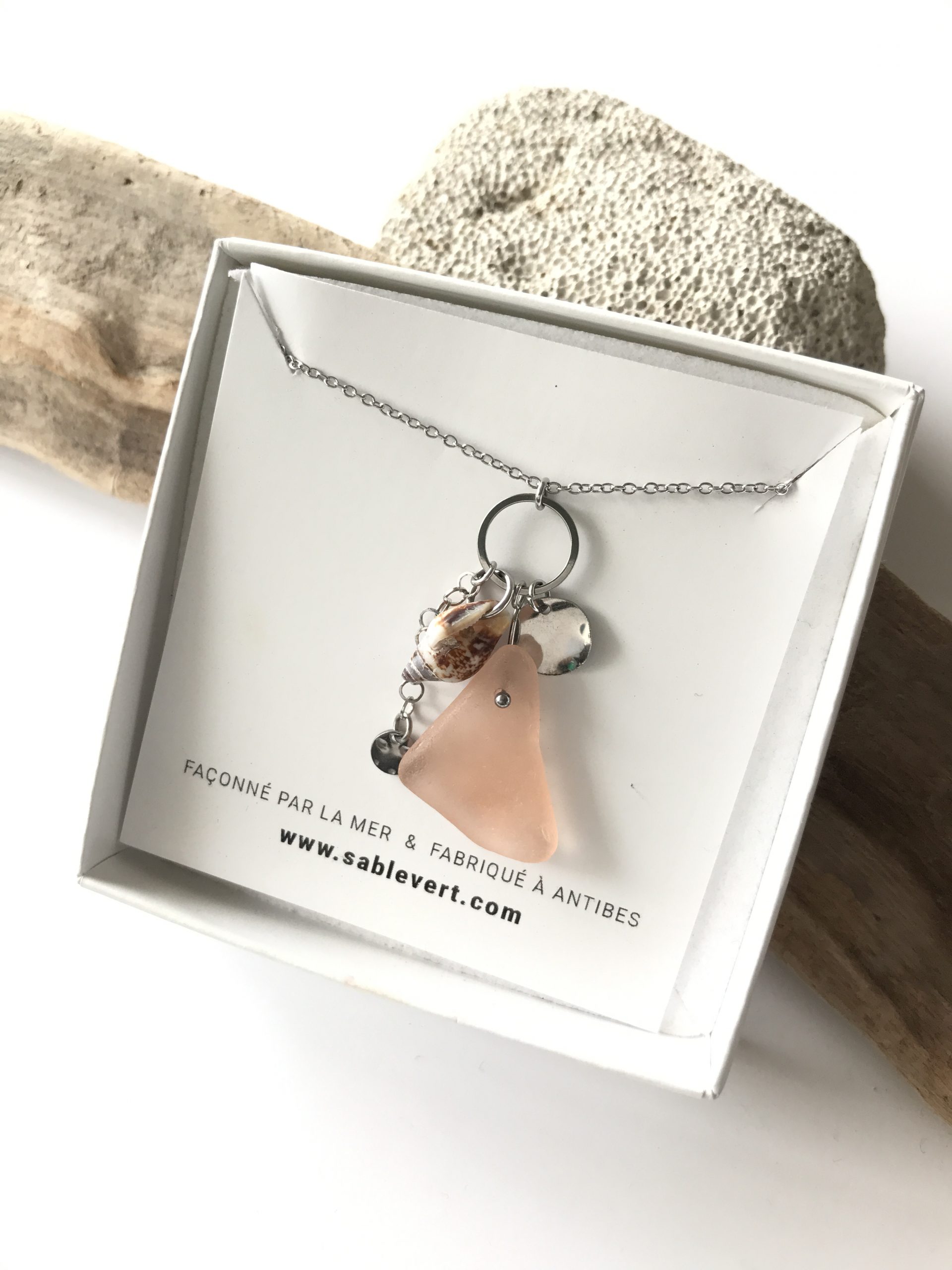 SABLE_VERT_Bijoux_Collier_Pendentif_Plage_en_verre_recycle_seaglass_IMG_8949