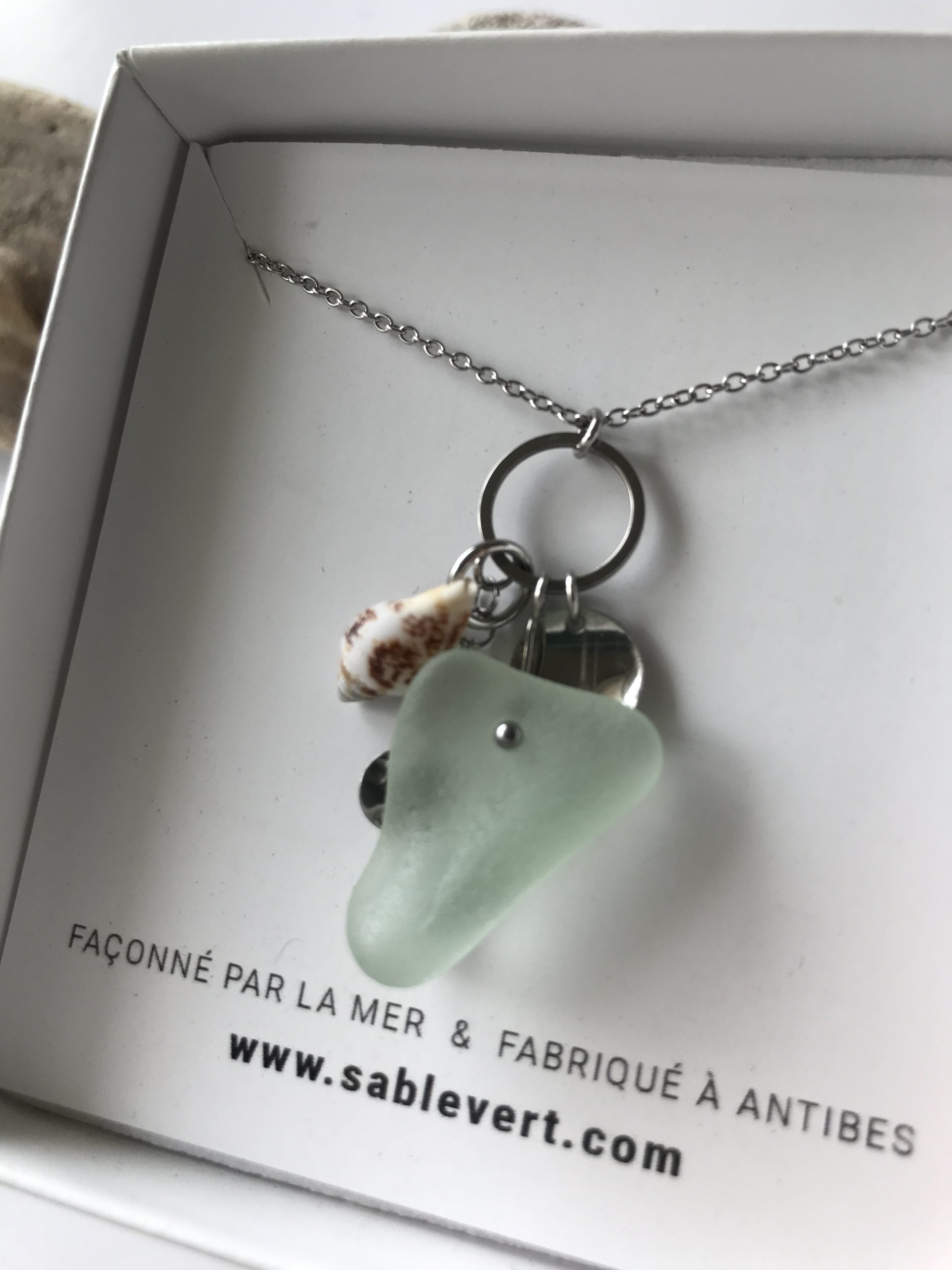 SABLE_VERT_Bijoux_Collier_Pendentif_Plage_en_verre_recycle_seaglass_IMG_8968
