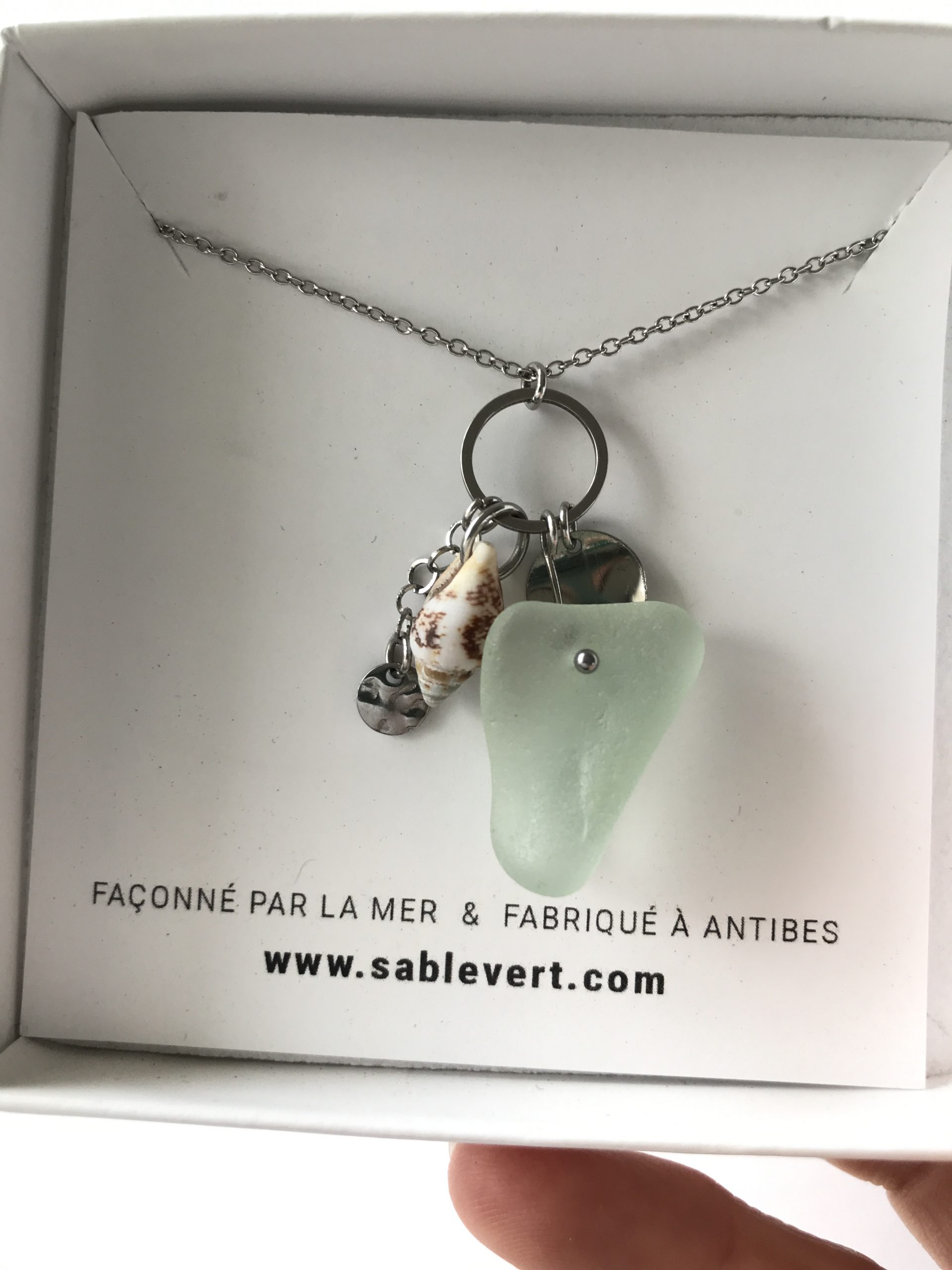 SABLE_VERT_Bijoux_Collier_Pendentif_Plage_en_verre_recycle_seaglass_IMG_8969