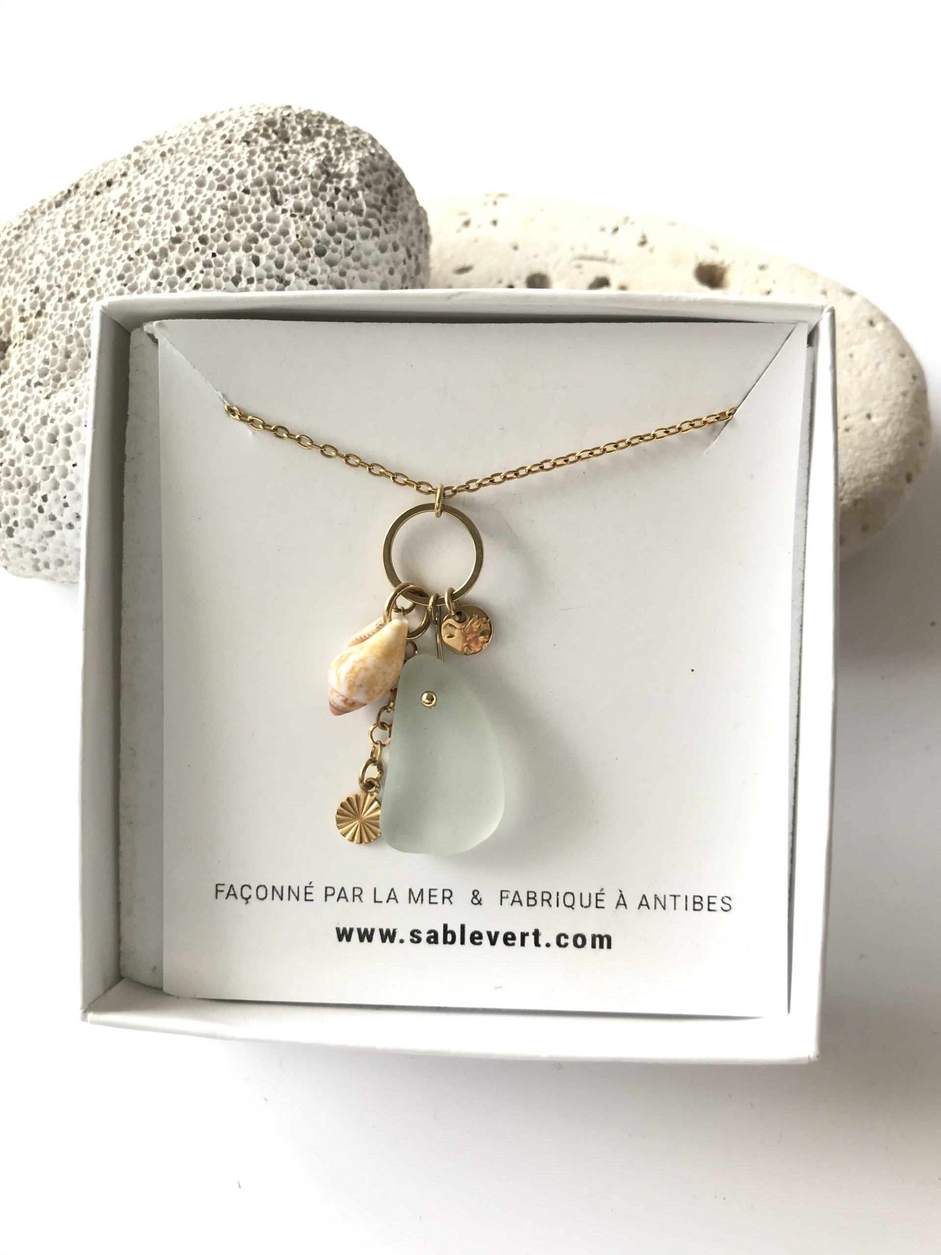SABLE_VERT_Bijoux_Collier_Pendentif_Plage_en_verre_recycle_seaglass_IMG_8975