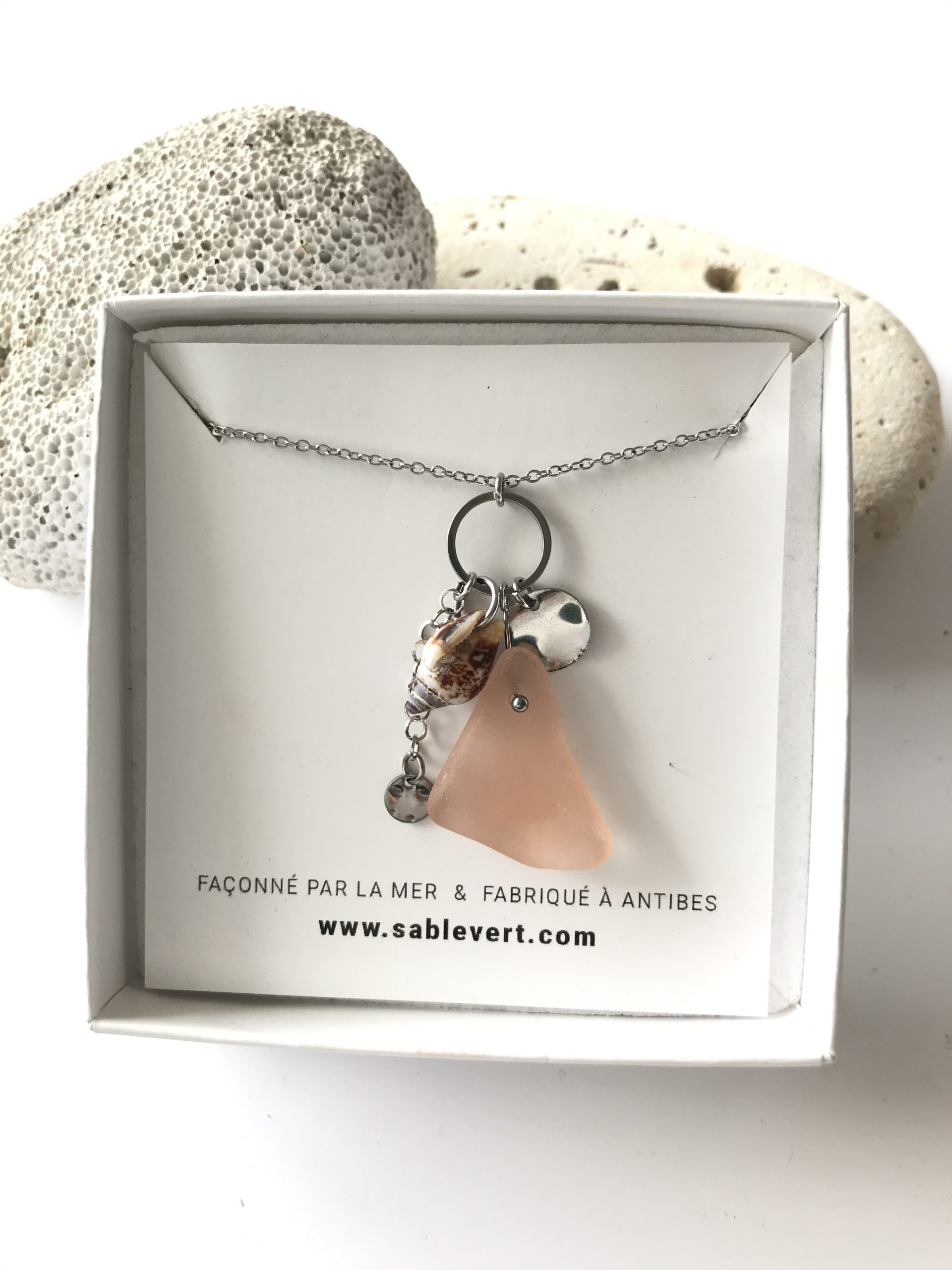 SABLE_VERT_Bijoux_Collier_Pendentif_Plage_en_verre_recycle_seaglass_IMG_8976