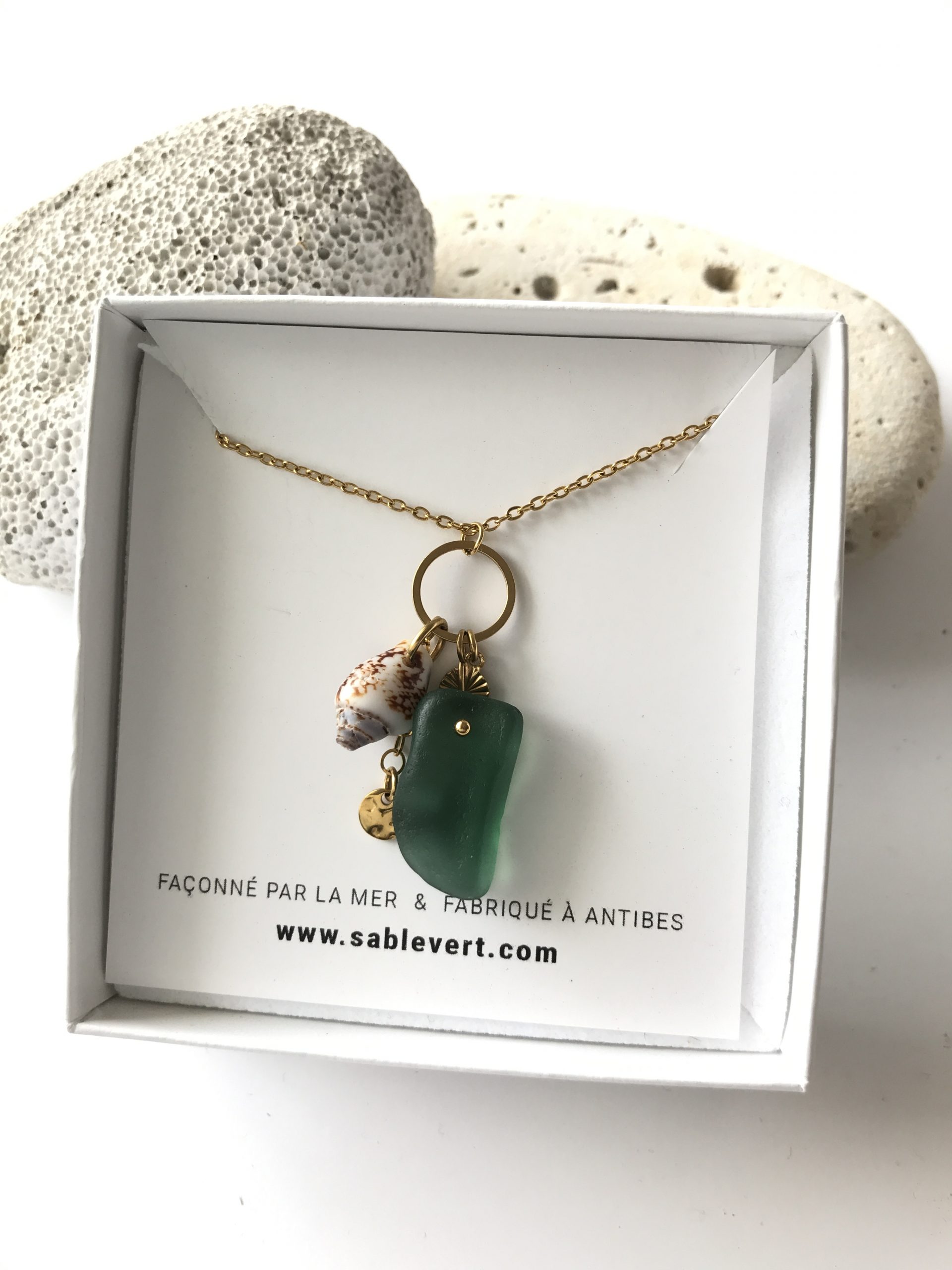 SABLE_VERT_Bijoux_Collier_Pendentif_Plage_en_verre_recycle_seaglass_IMG_8977