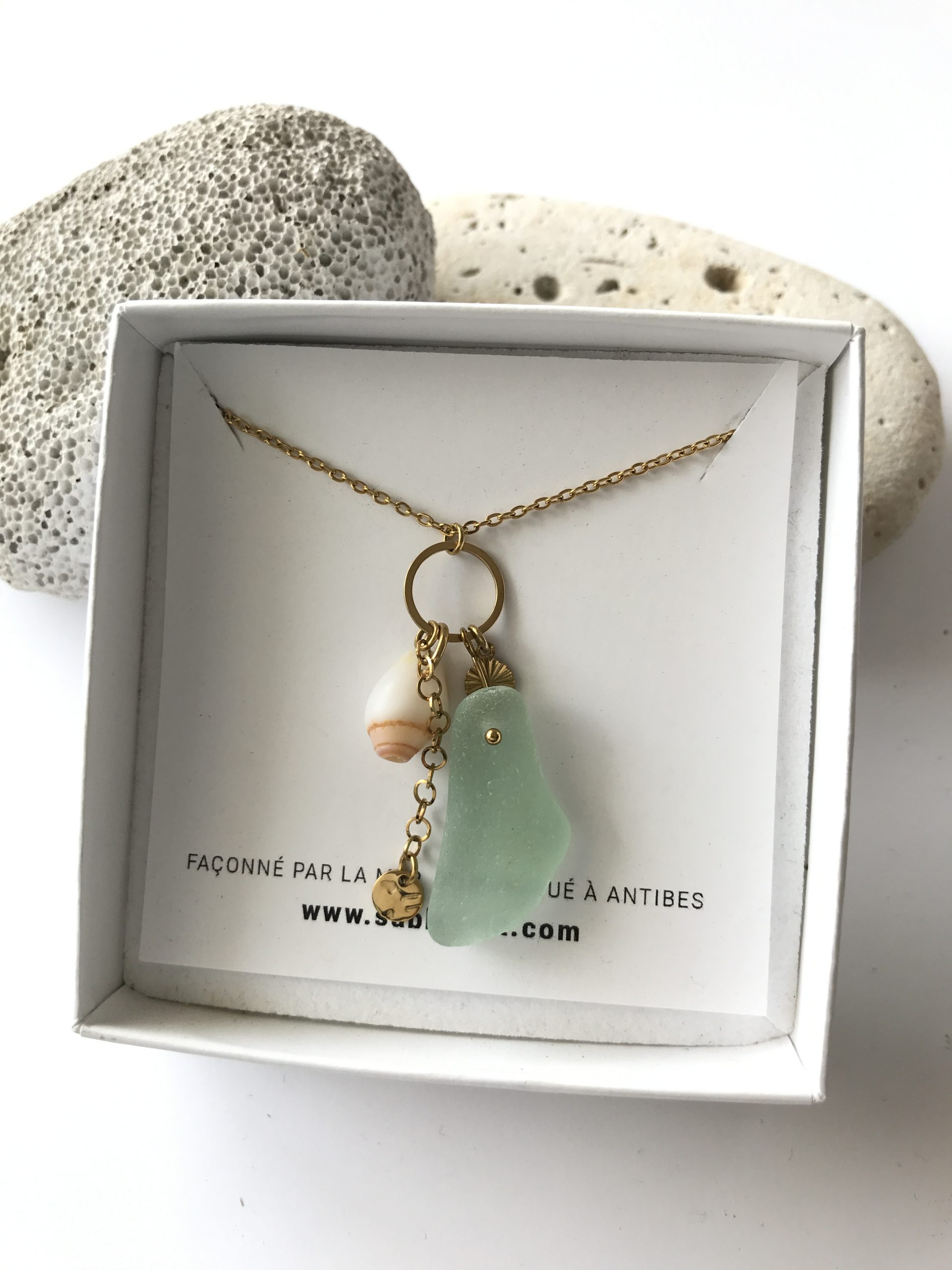 SABLE_VERT_Bijoux_Collier_Pendentif_Plage_en_verre_recycle_seaglass_IMG_8979
