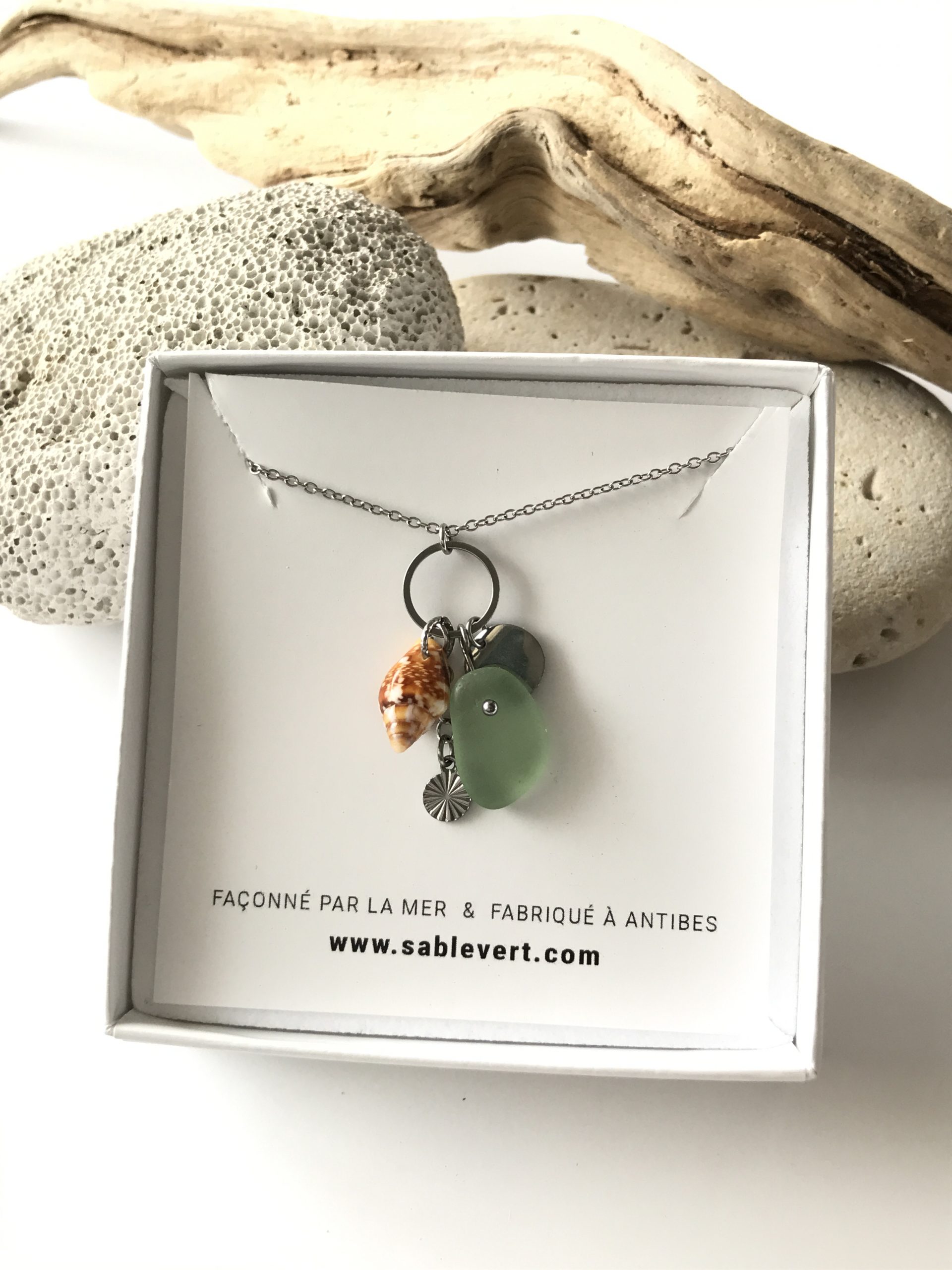 SABLE_VERT_Bijoux_Collier_Pendentif_Plage_en_verre_recycle_seaglass_IMG_9002