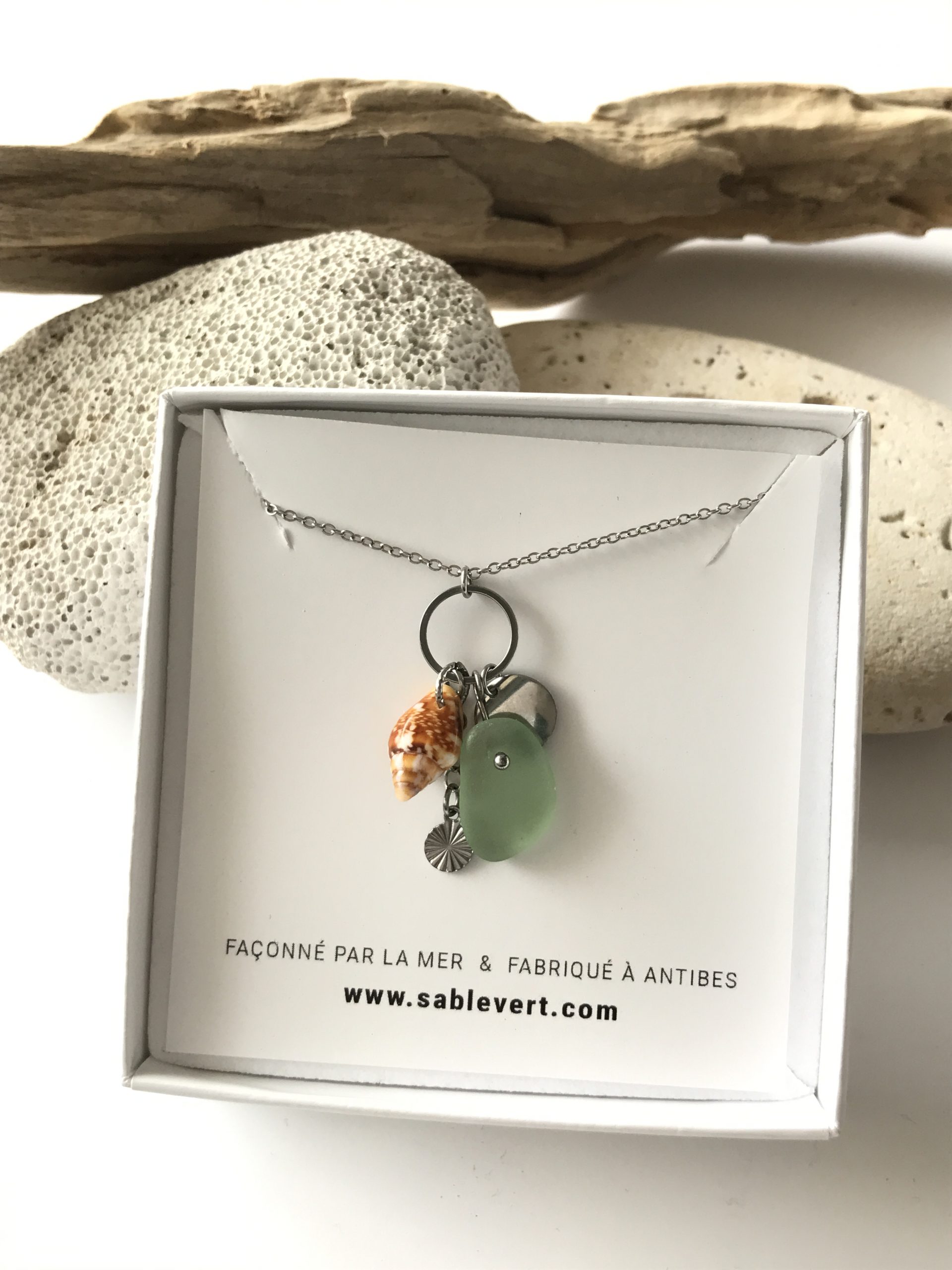 SABLE_VERT_Bijoux_Collier_Pendentif_Plage_en_verre_recycle_seaglass_IMG_9003