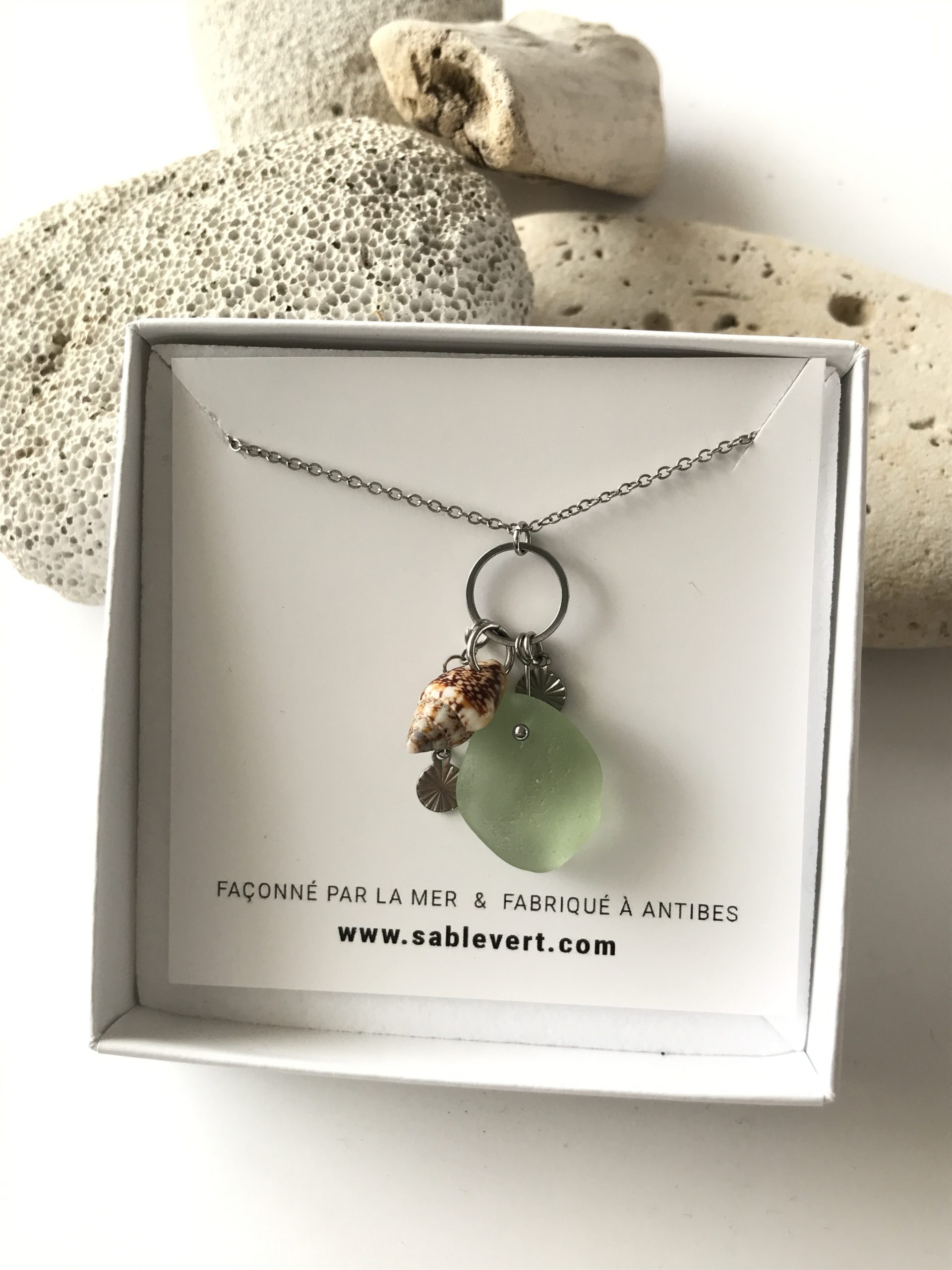 SABLE_VERT_Bijoux_Collier_Pendentif_Plage_en_verre_recycle_seaglass_IMG_9008