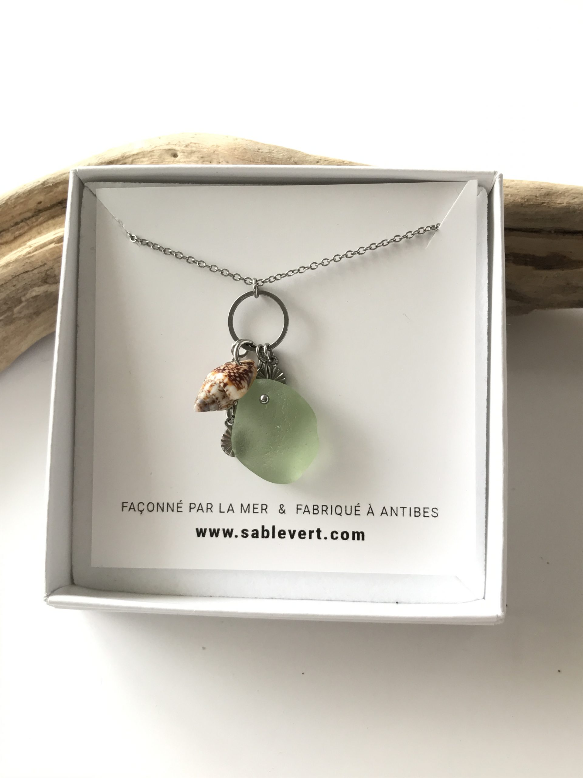 SABLE_VERT_Bijoux_Collier_Pendentif_Plage_en_verre_recycle_seaglass_IMG_9012