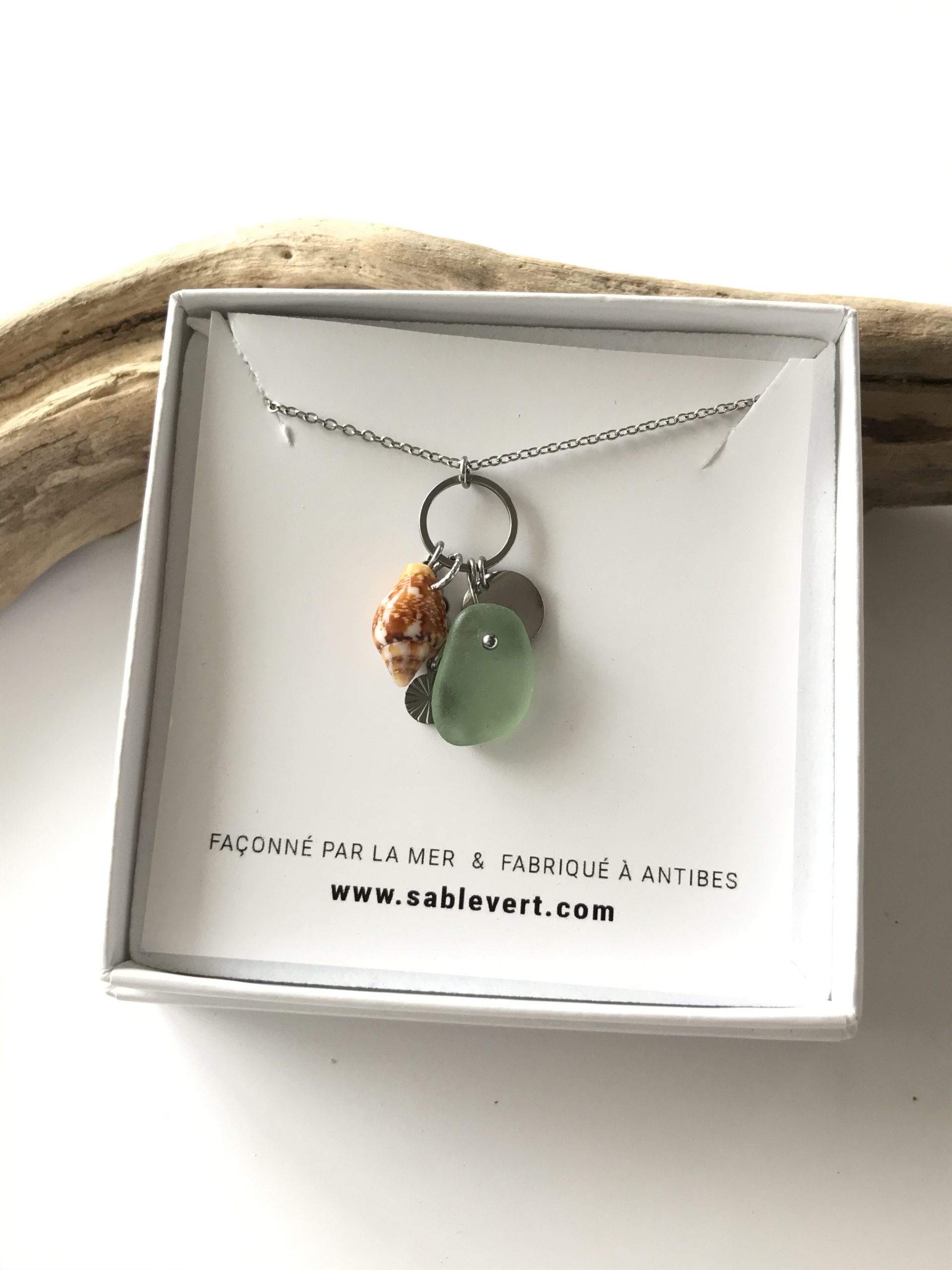 SABLE_VERT_Bijoux_Collier_Pendentif_Plage_en_verre_recycle_seaglass_IMG_9013