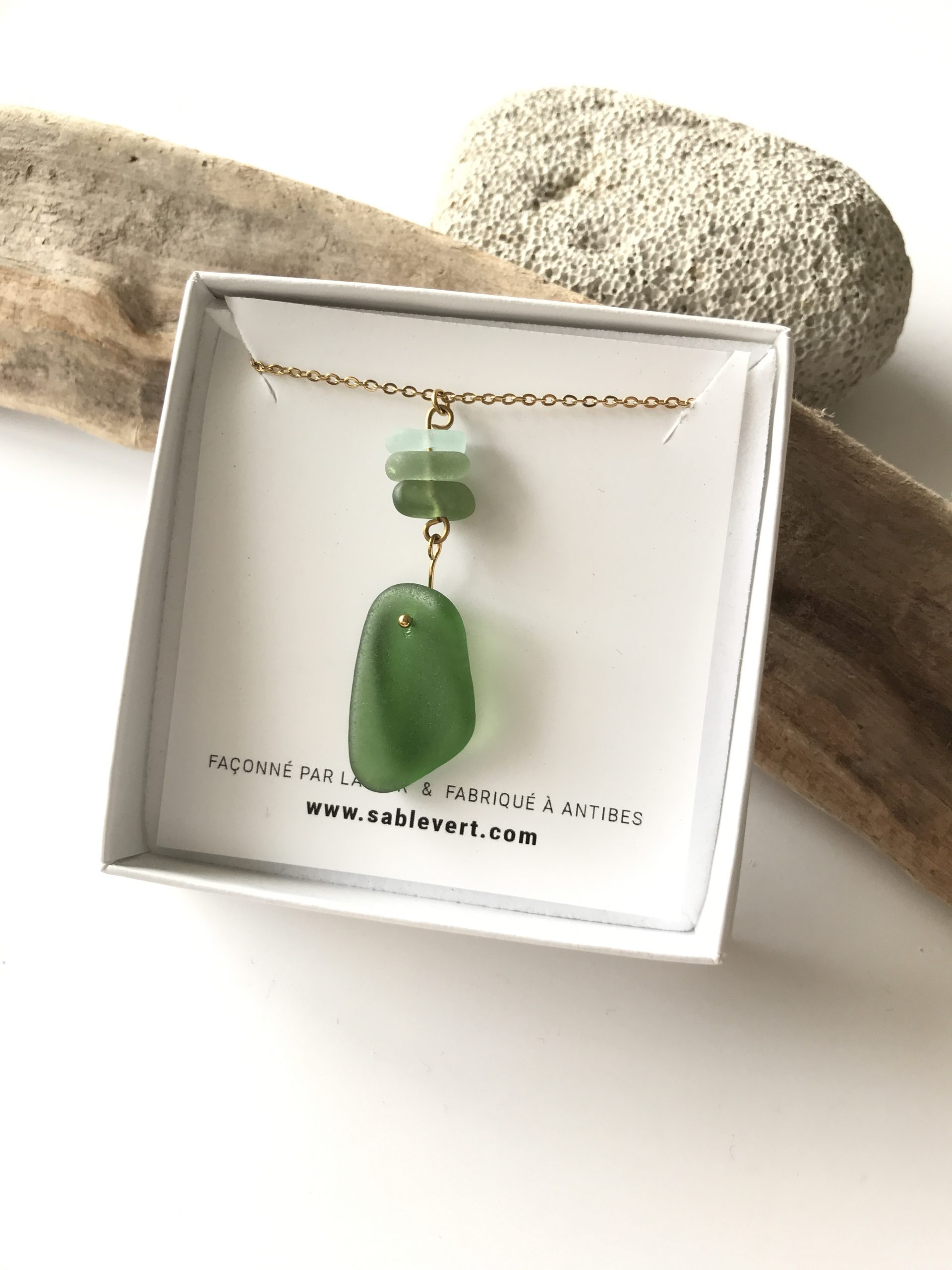 SABLE_VERT_Bijoux_Collier_Pendentif_Presqu_ile_en_verre_recycle_seaglass_IMG_8926