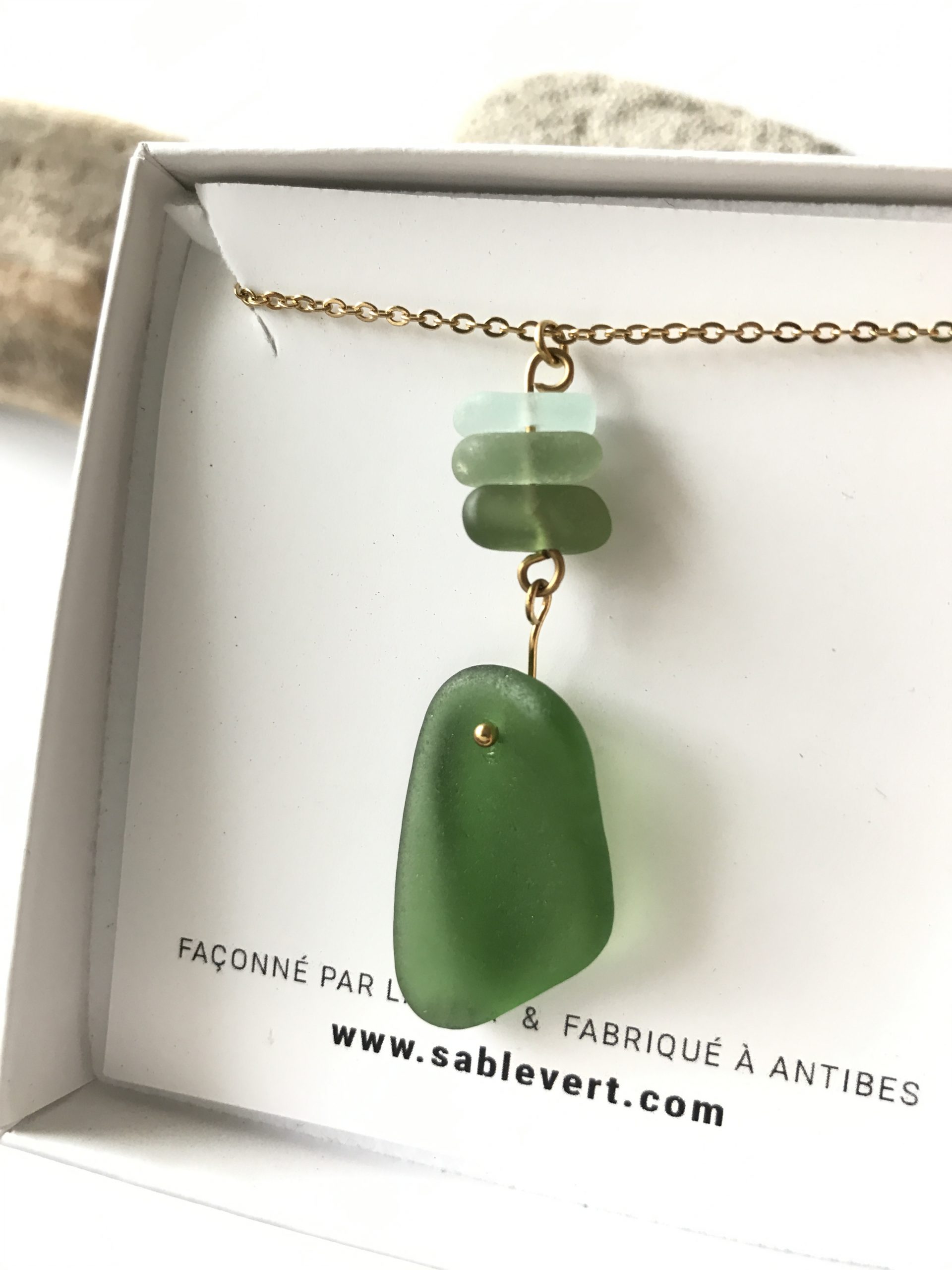 SABLE_VERT_Bijoux_Collier_Pendentif_Presqu_ile_en_verre_recycle_seaglass_IMG_8927