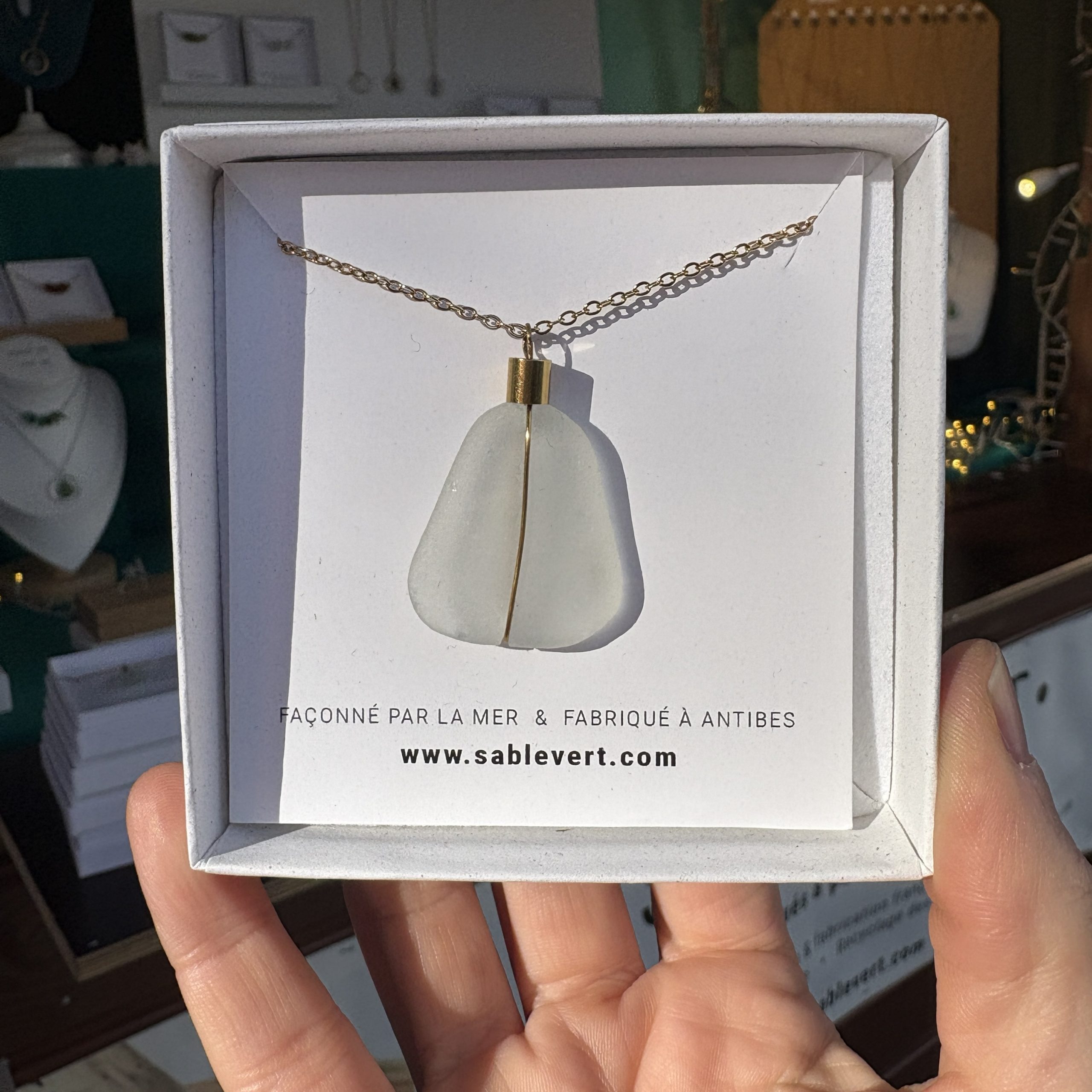 Collier doré ÎLOT Blanc – Image 2