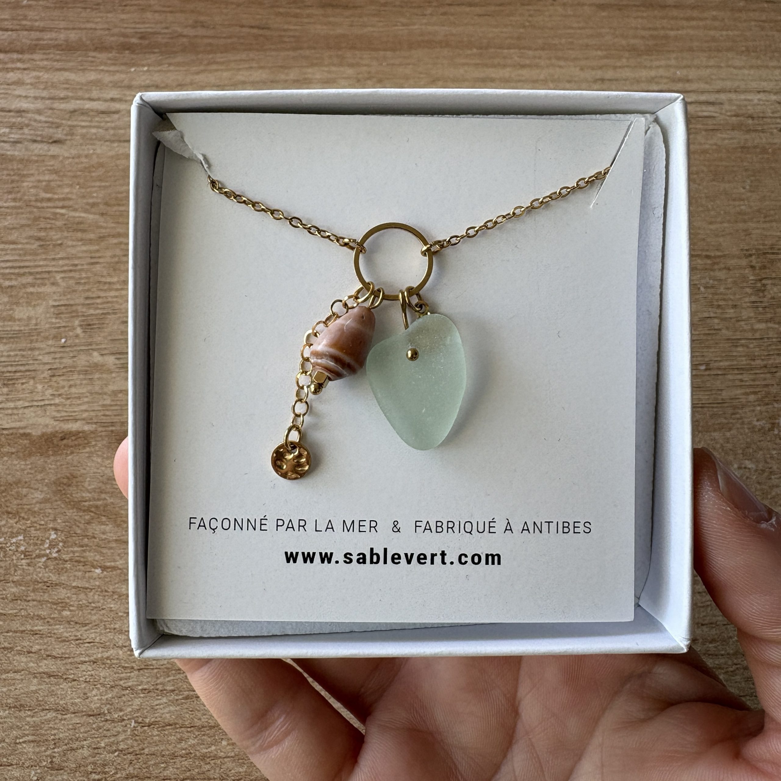 Collier doré PLAGE Blanc pastel – Image 2