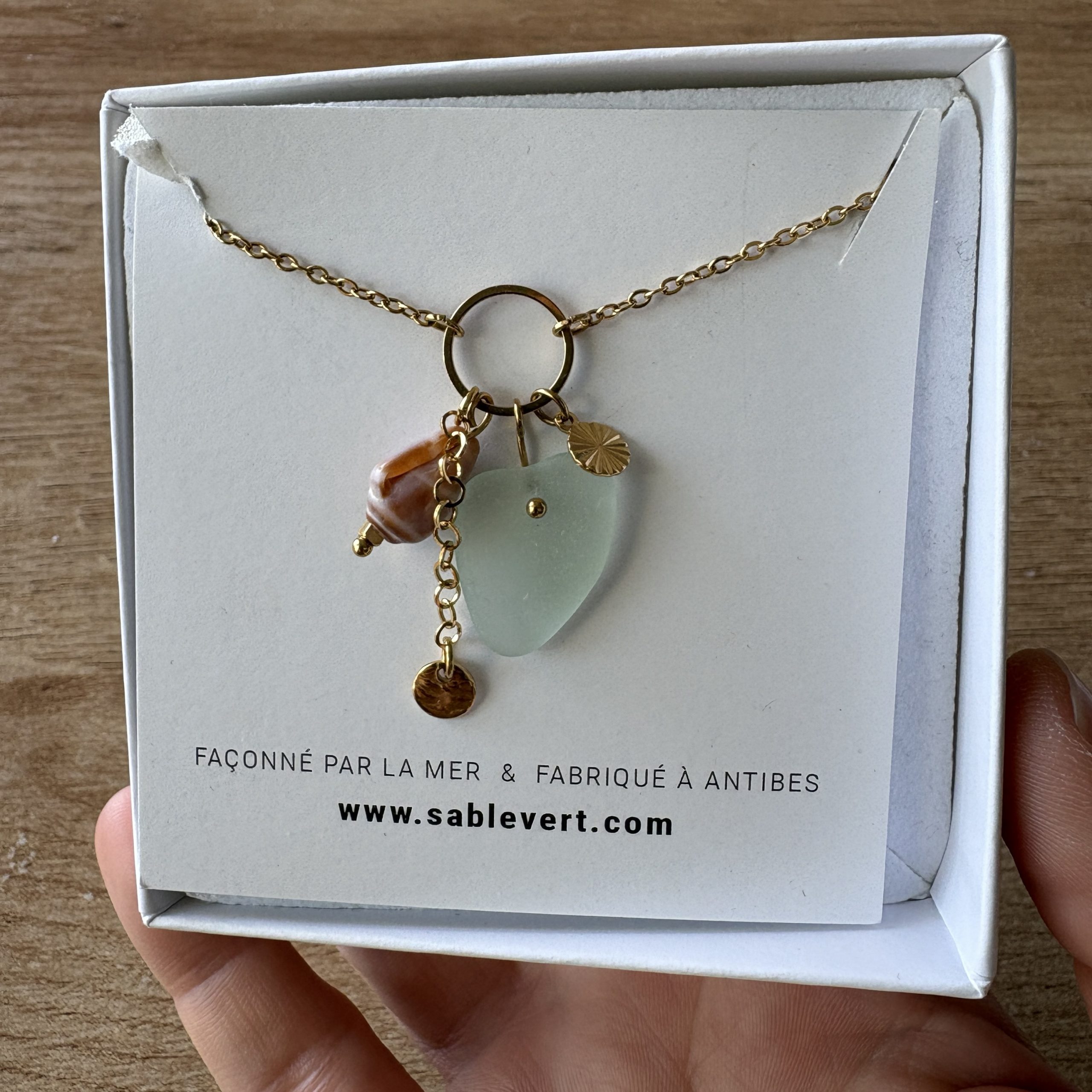 Collier doré PLAGE Blanc pastel